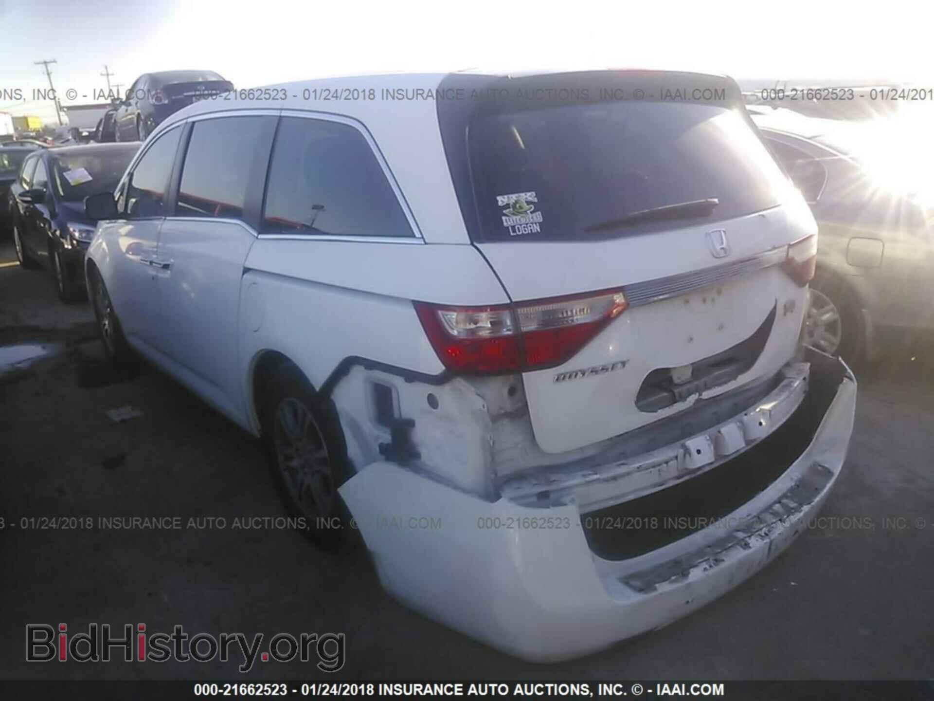 2011 Honda Odyssey - VIN: 5FNRL5H44BB076828 - Фото 3