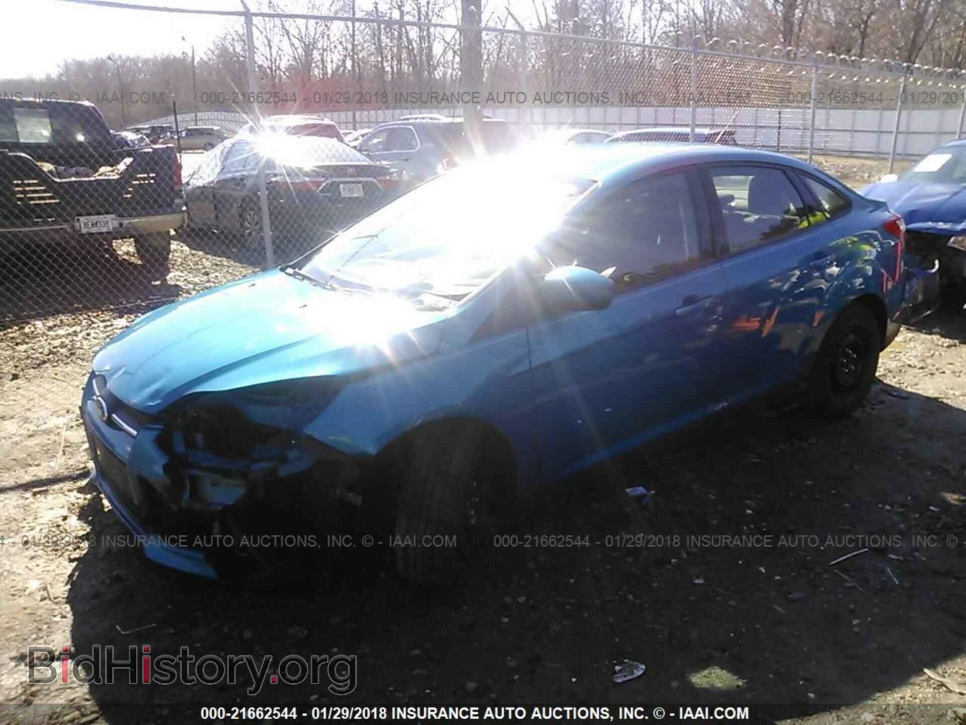 2012 Ford Focus - VIN: 1FAHP3F26CL134612 - Фото 2