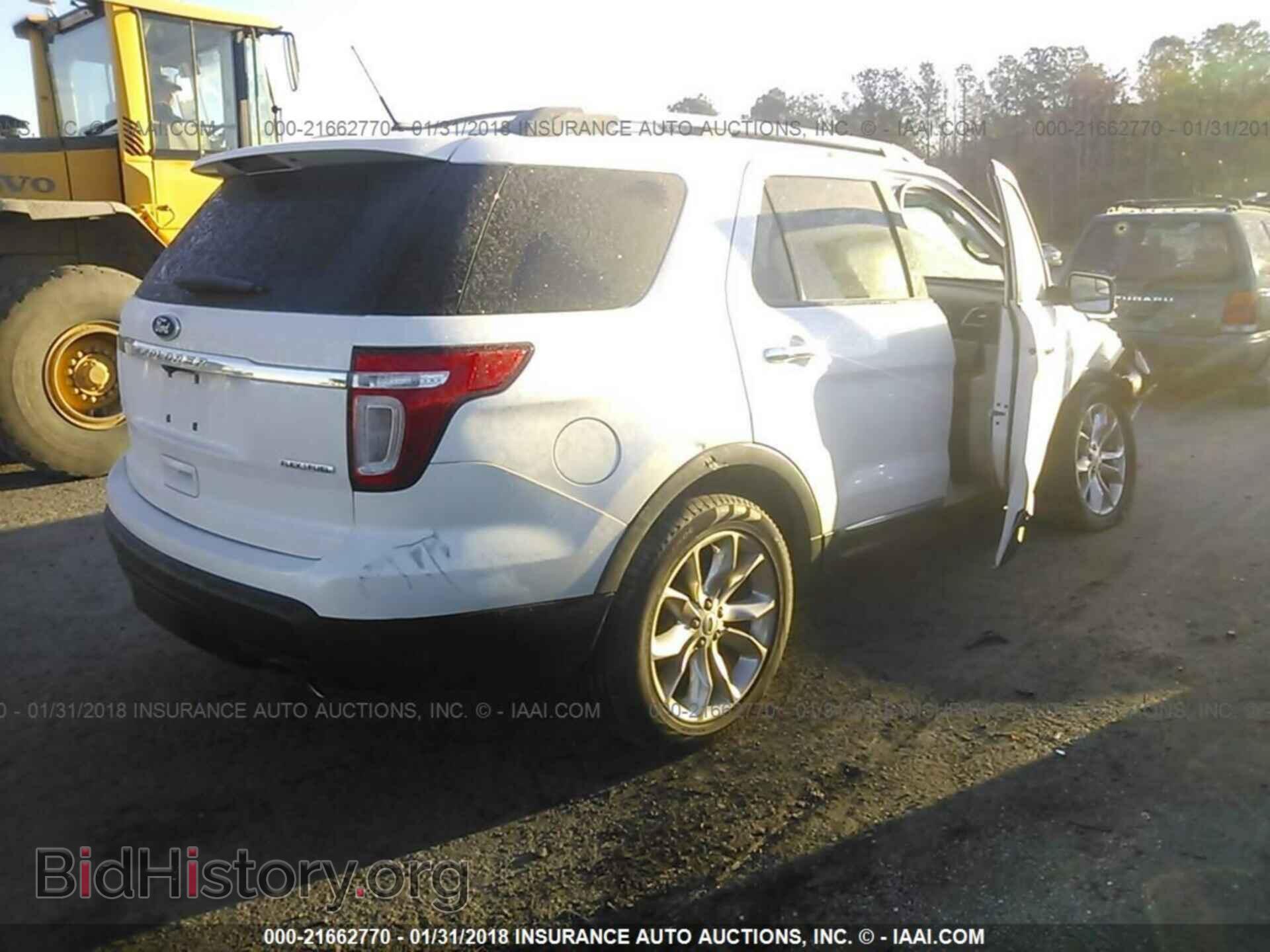 2013 Ford Explorer - VIN: 1FM5K7D80DGA32738 - Photo 4