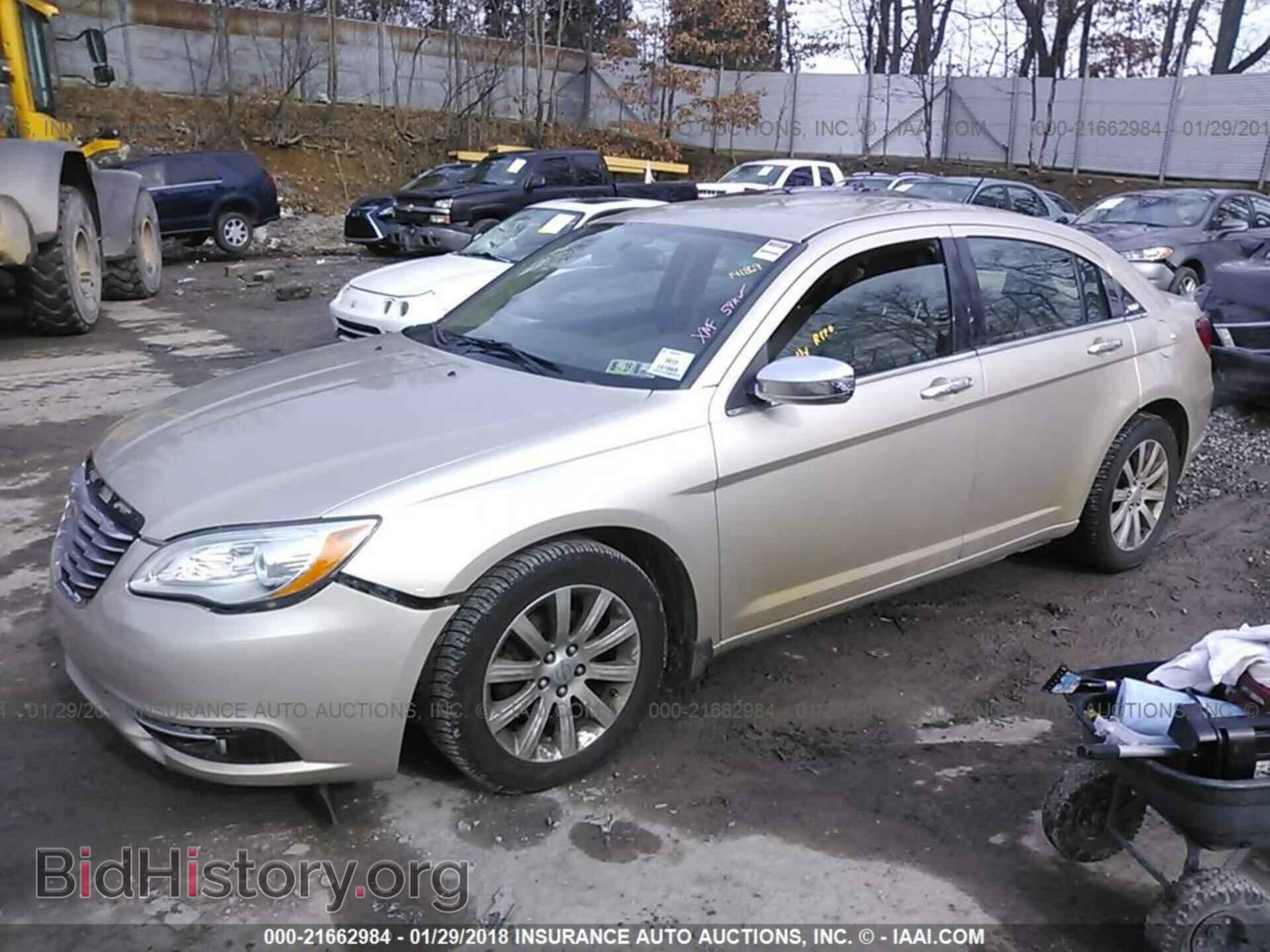 2013 Chrysler 200 - VIN: 1C3CCBCG3DN578809 - Photo 2