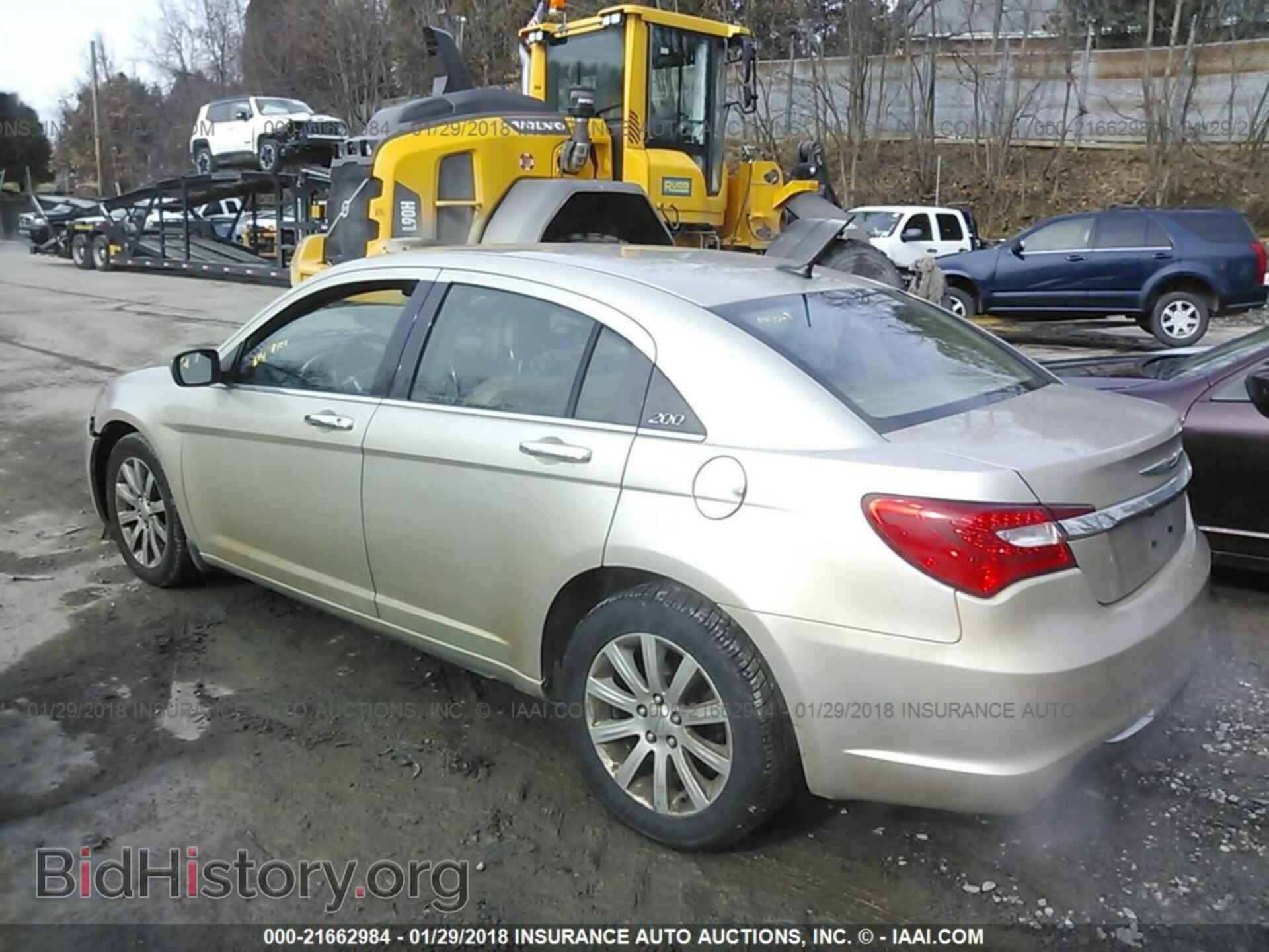2013 Chrysler 200 - VIN: 1C3CCBCG3DN578809 - Photo 3