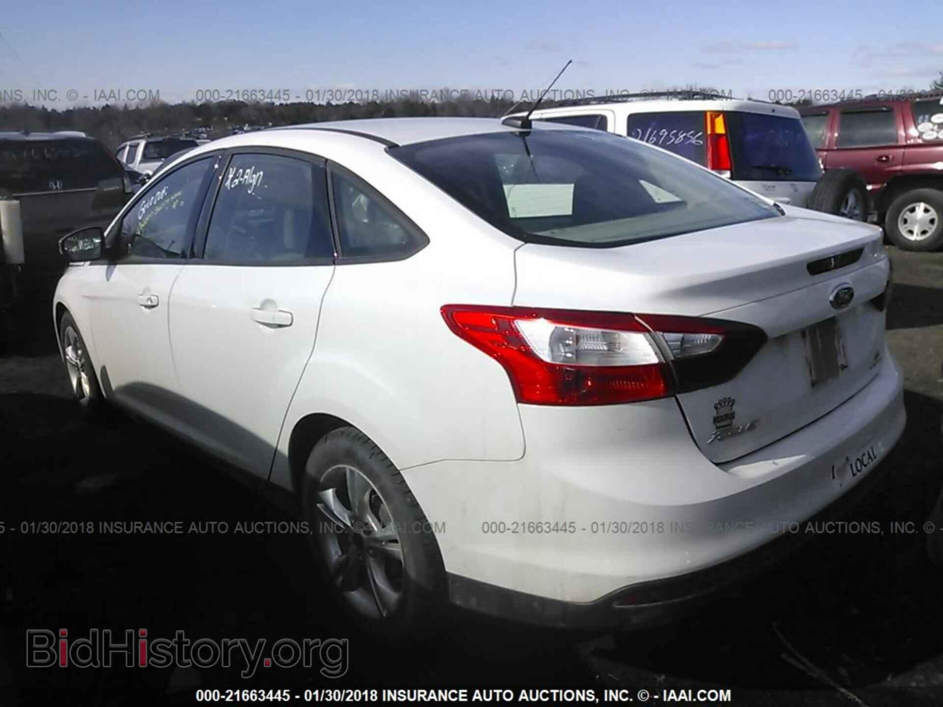 2014 Ford Focus - VIN: 1FADP3F27EL180693 - Photo 3