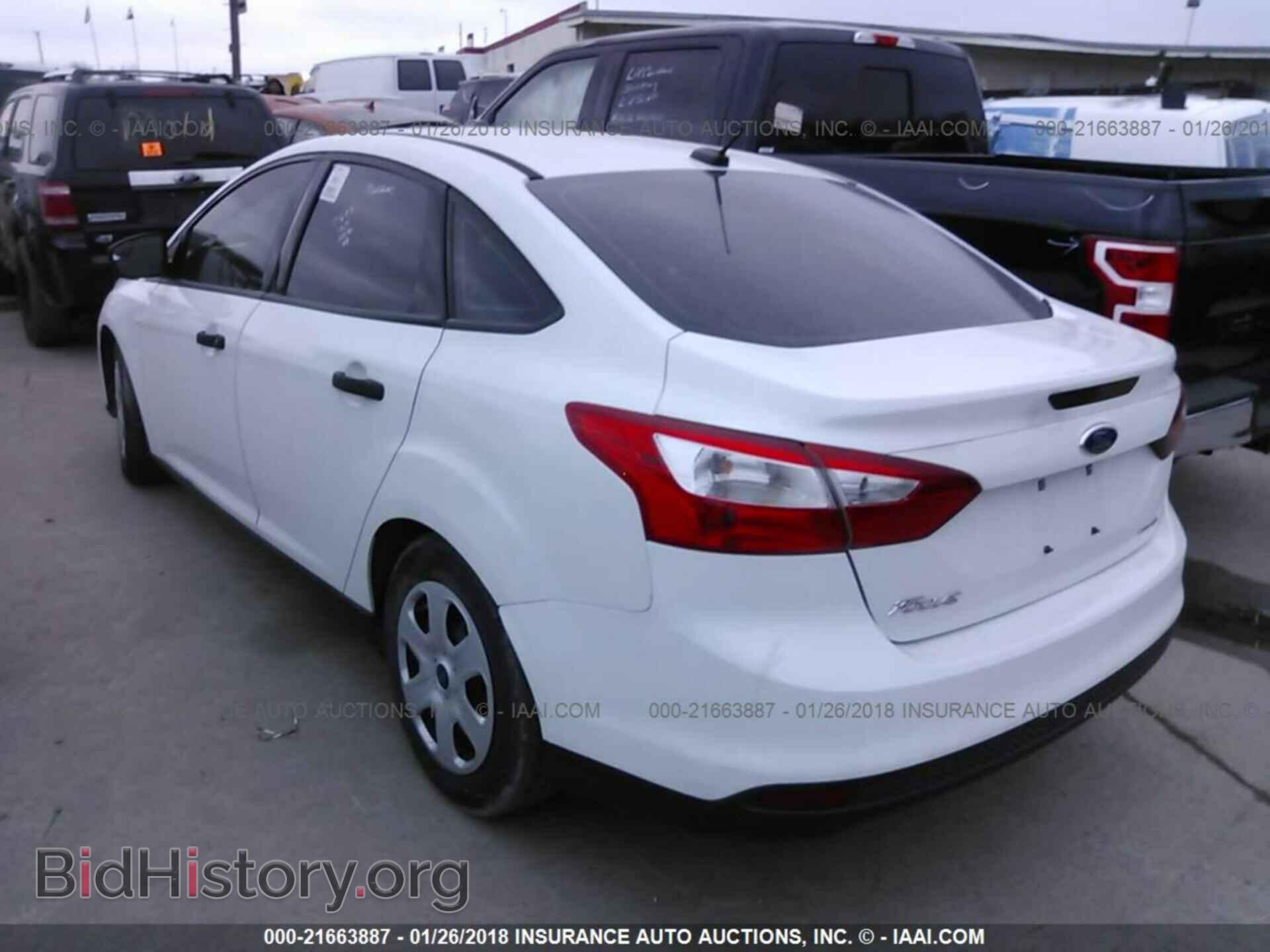 2014 Ford Focus - VIN: 1FADP3E20EL460232 - Photo 3