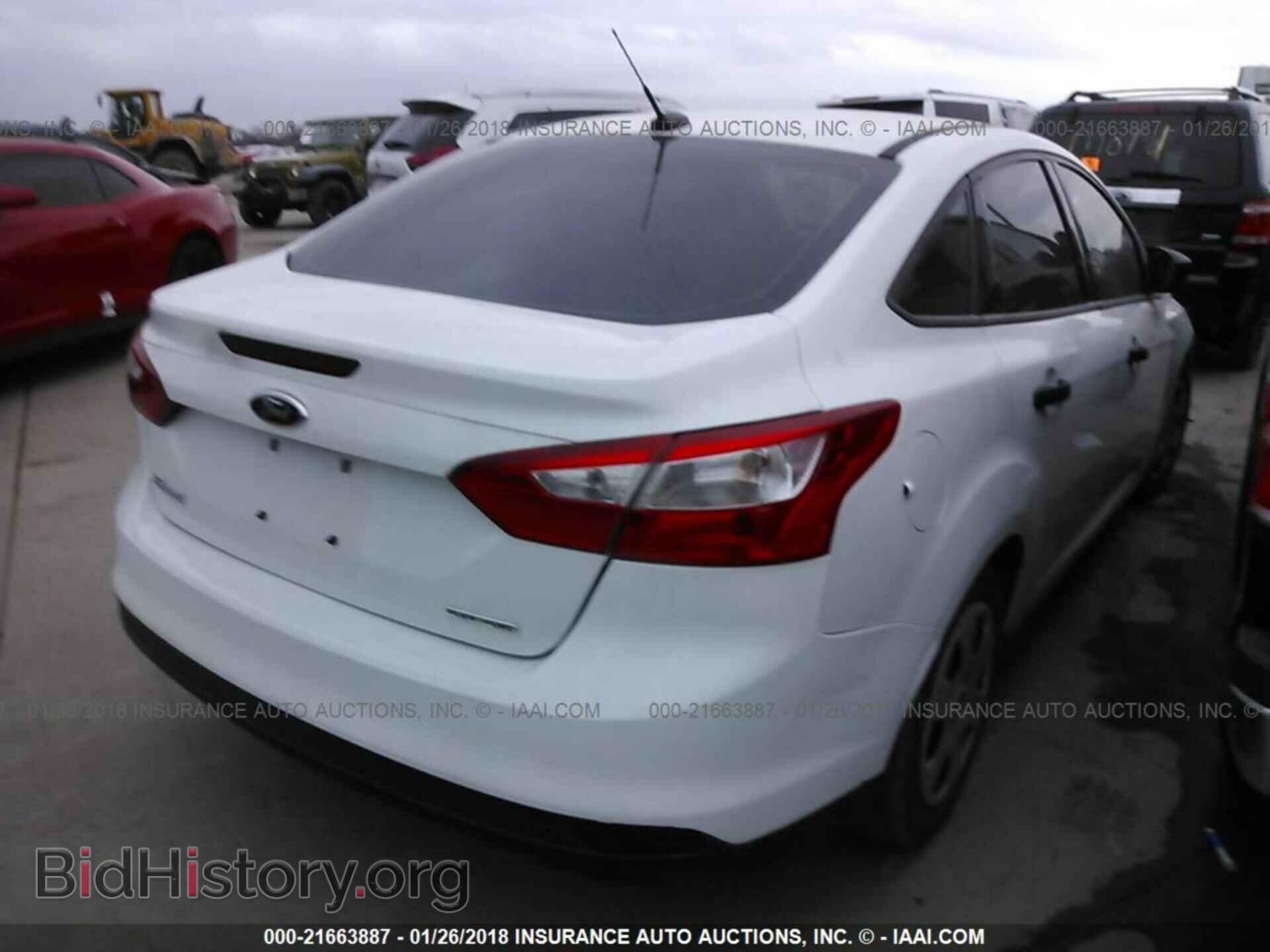 2014 Ford Focus - VIN: 1FADP3E20EL460232 - Photo 4