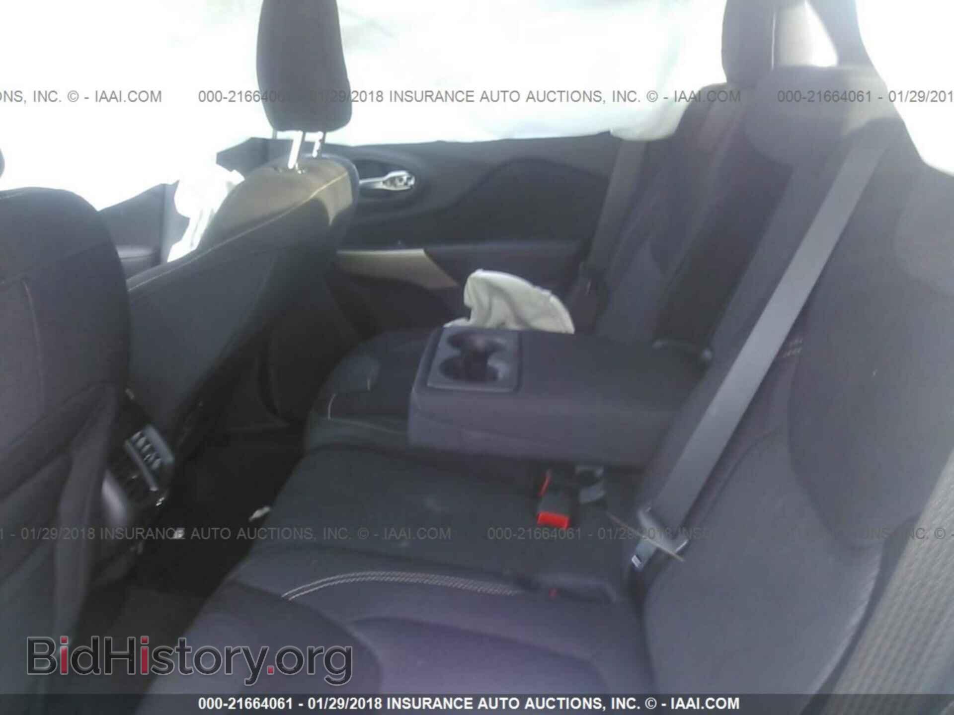 2017 Jeep Cherokee - VIN: 1C4PJMCB7HW589427 - Photo 8