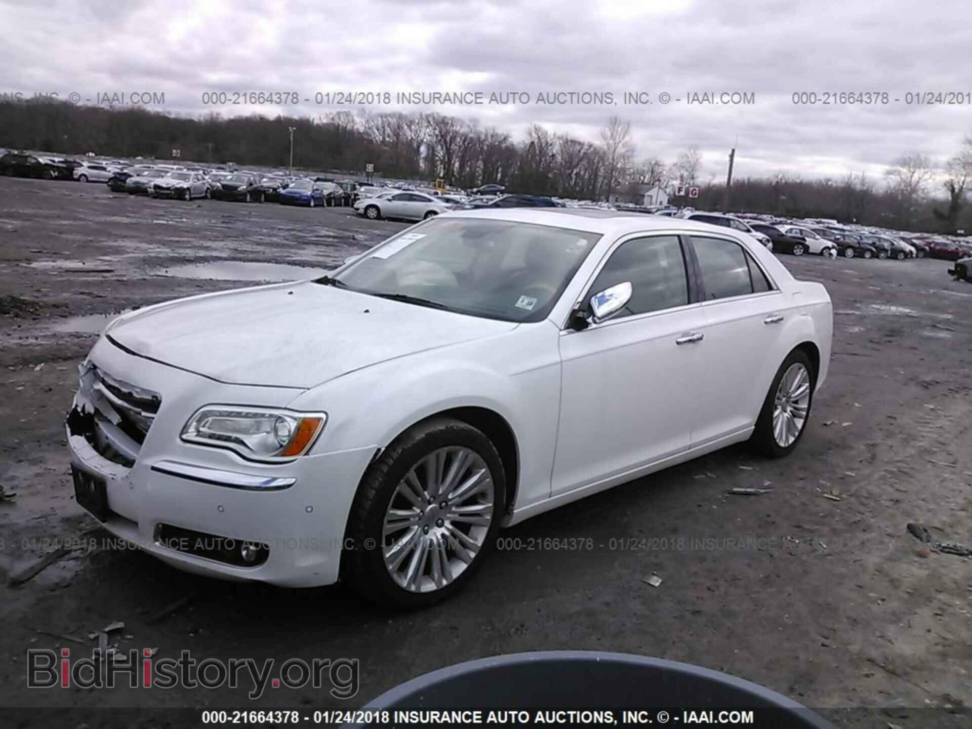 2013 Chrysler 300c - VIN: 2C3CCAEG2DH557921 - Фото 2