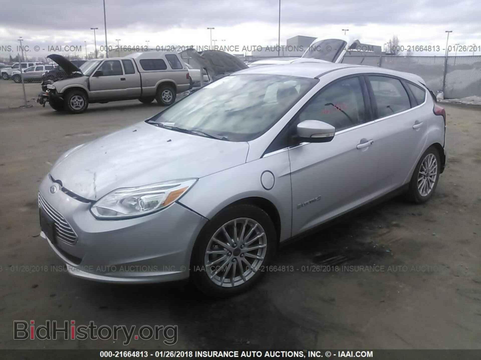 2013 Ford Focus - VIN: 1FADP3R4XDL153922 - Photo 2