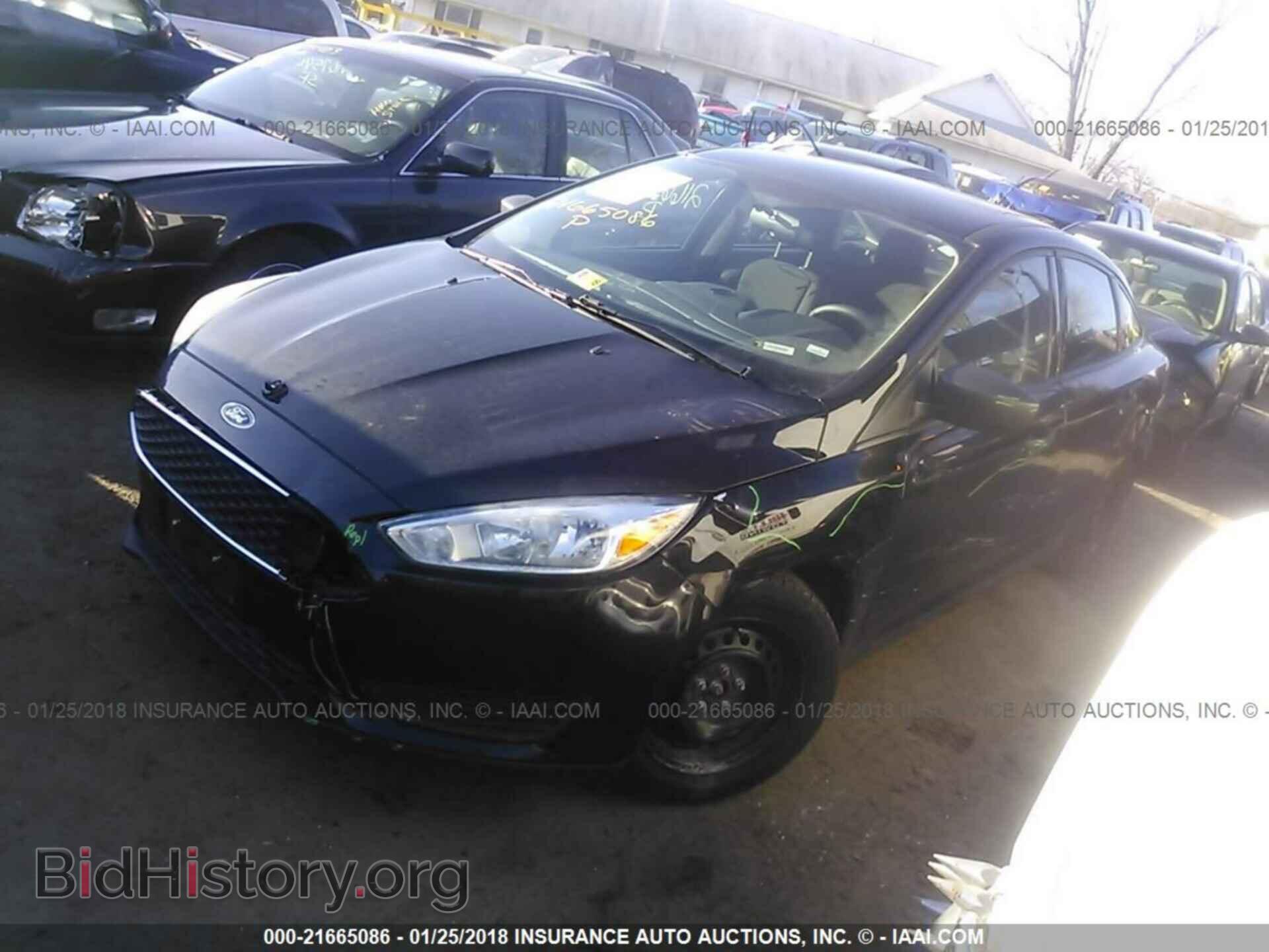 2016 Ford Focus - VIN: 1FADP3E27GL207511 - Photo 2