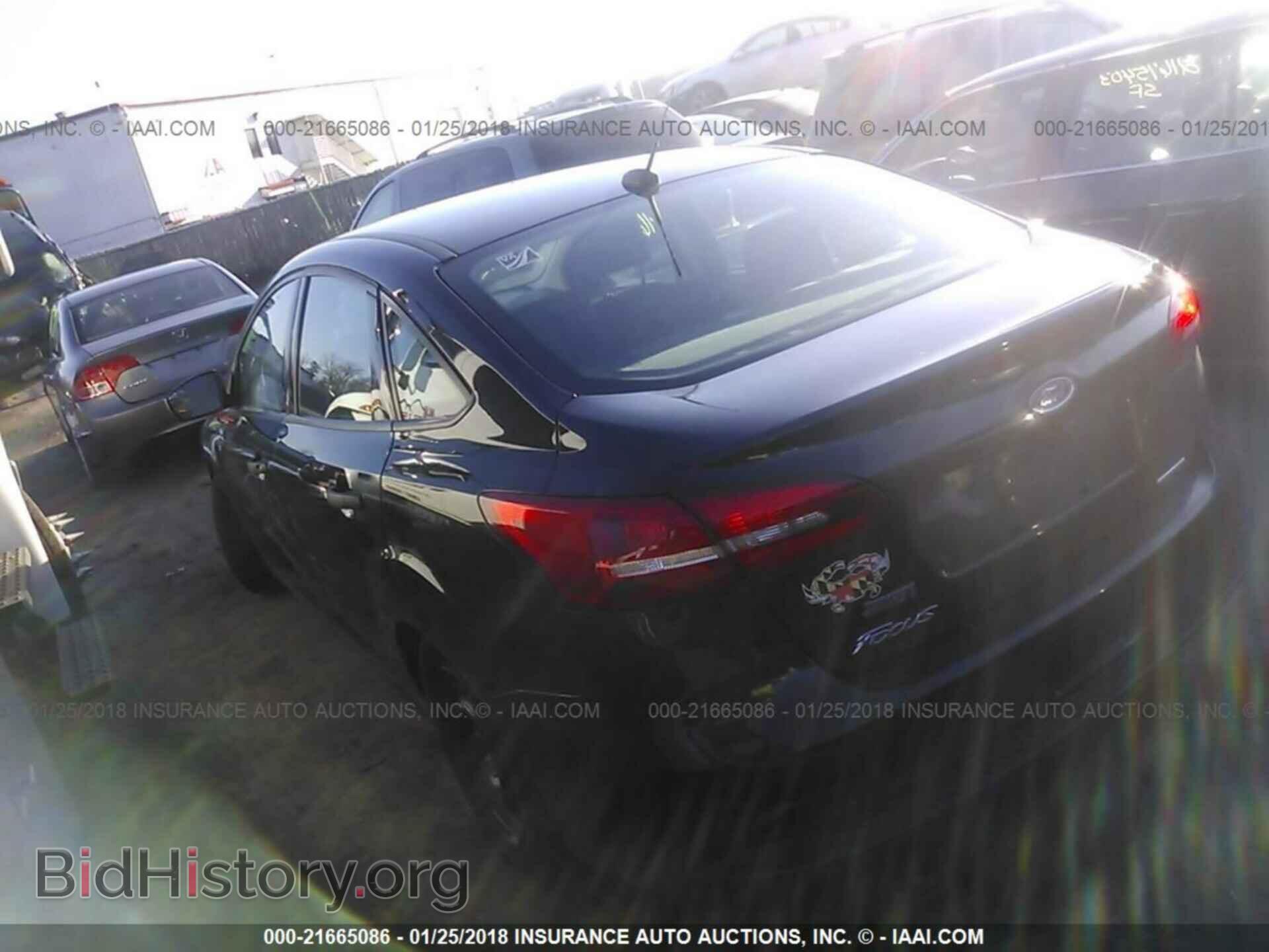 2016 Ford Focus - VIN: 1FADP3E27GL207511 - Photo 3