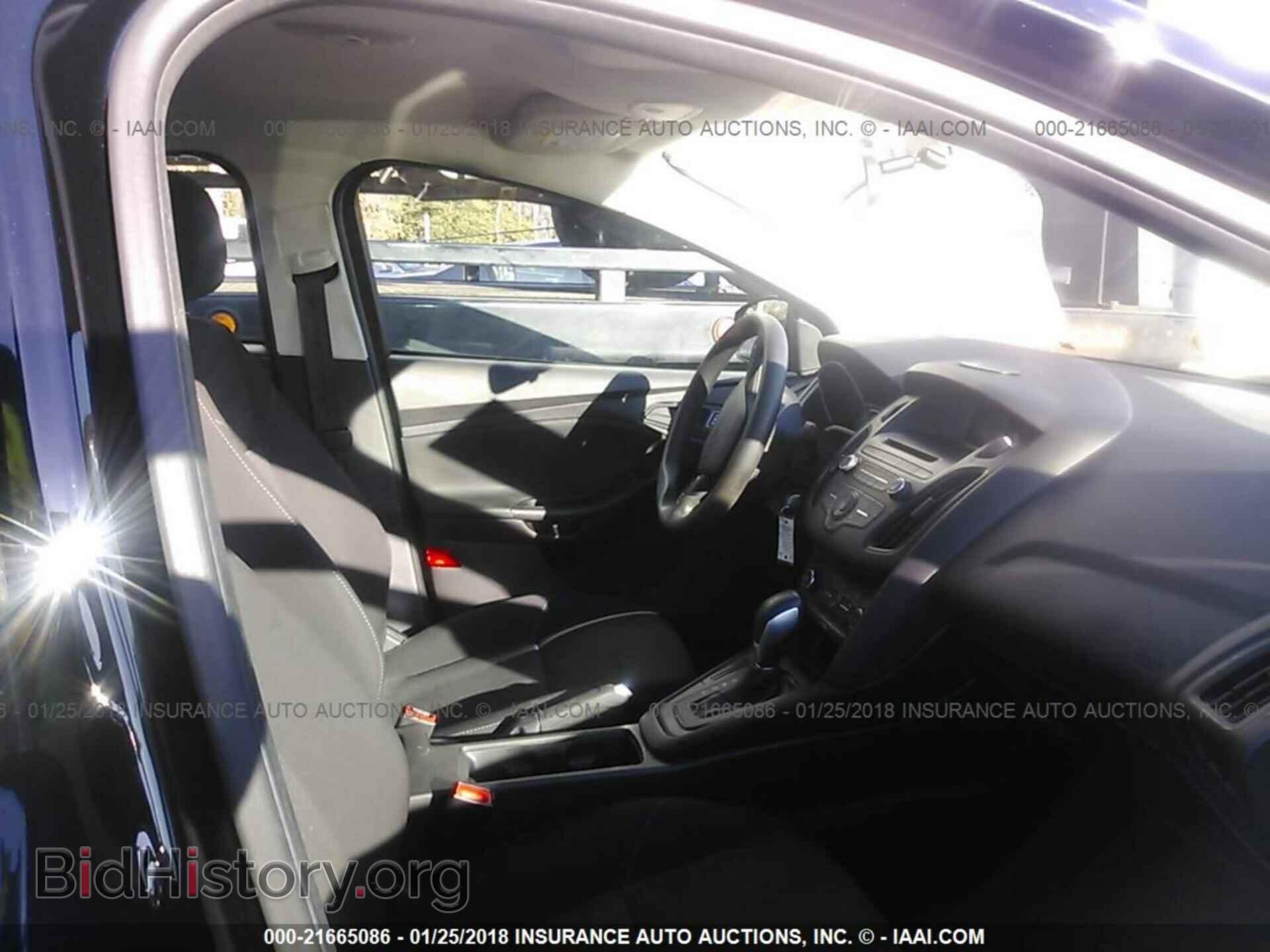 2016 Ford Focus - VIN: 1FADP3E27GL207511 - Photo 5