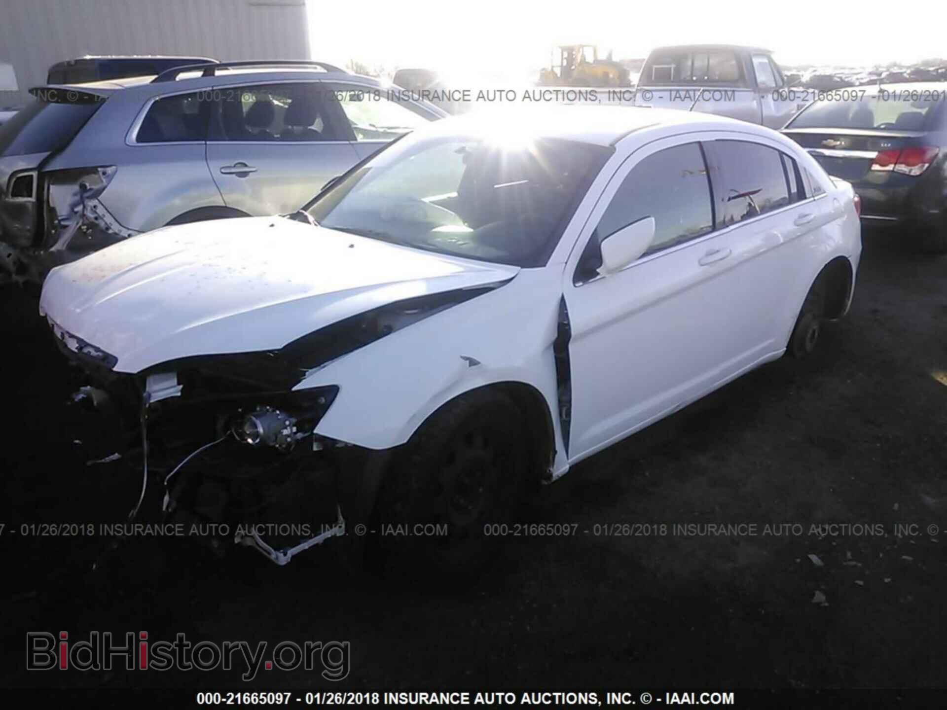 2014 Chrysler 200 - VIN: 1C3CCBAB4EN210437 - Photo 2