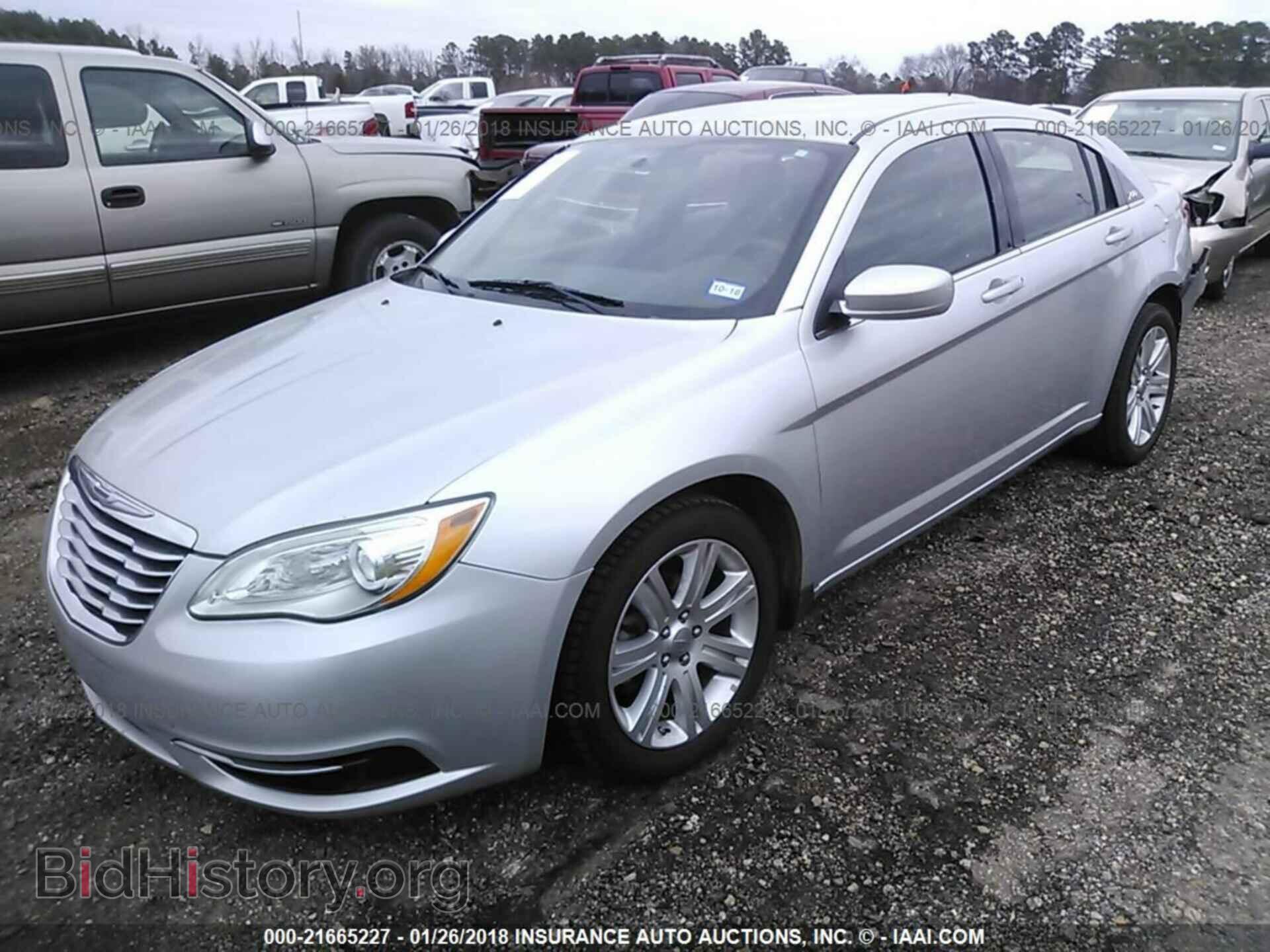 2012 Chrysler 200 - VIN: 1C3CCBAB1CN318608 - Photo 2