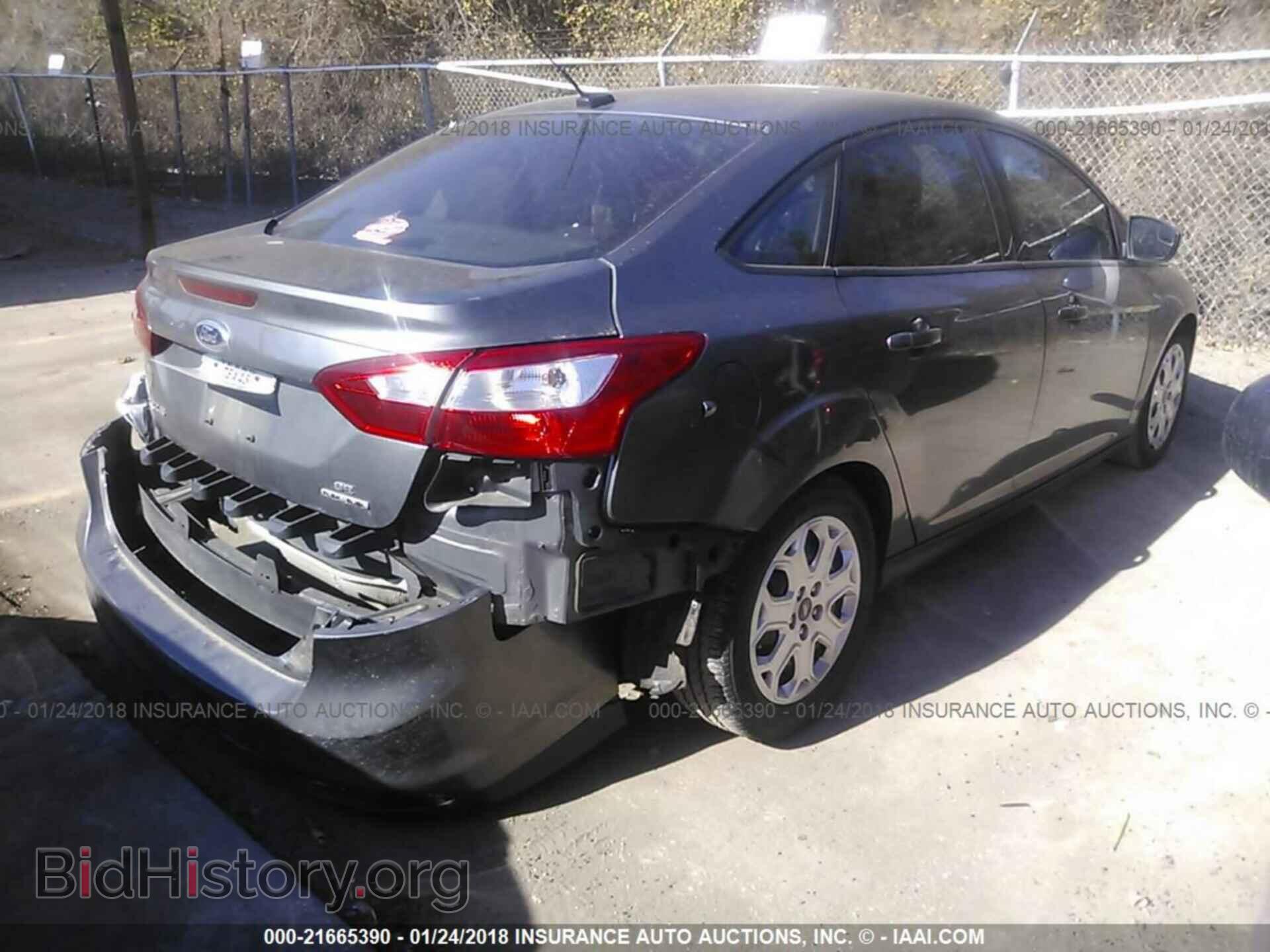 2012 Ford Focus - VIN: 1FAHP3F21CL381990 - Photo 4