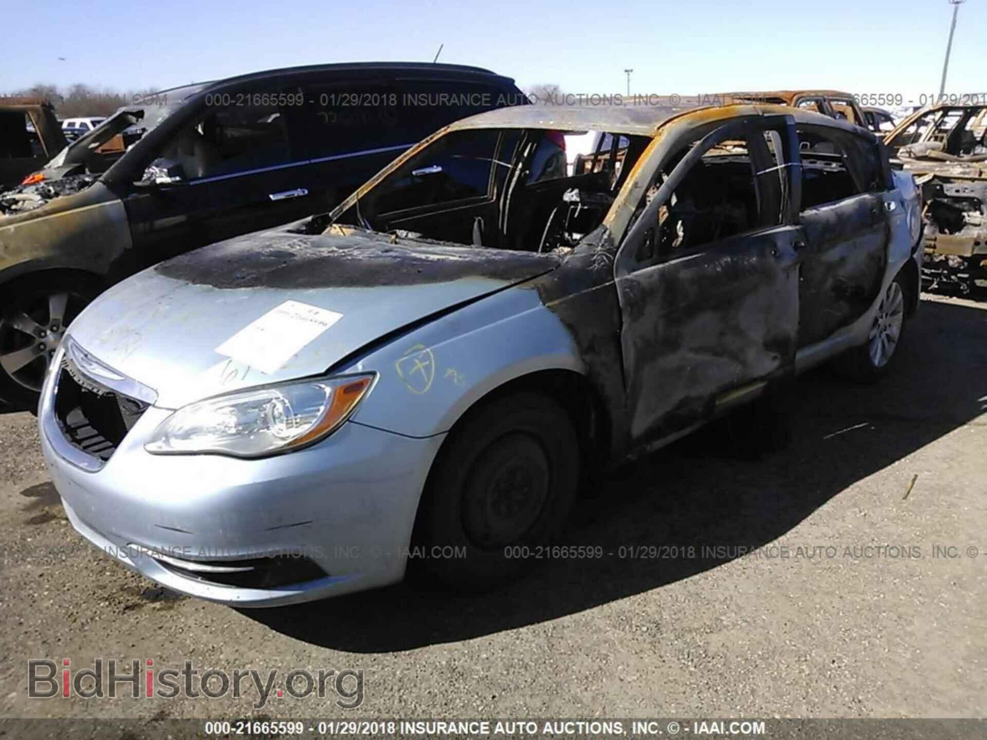2013 Chrysler 200 - VIN: 1C3CCBBB9DN618252 - Фото 2