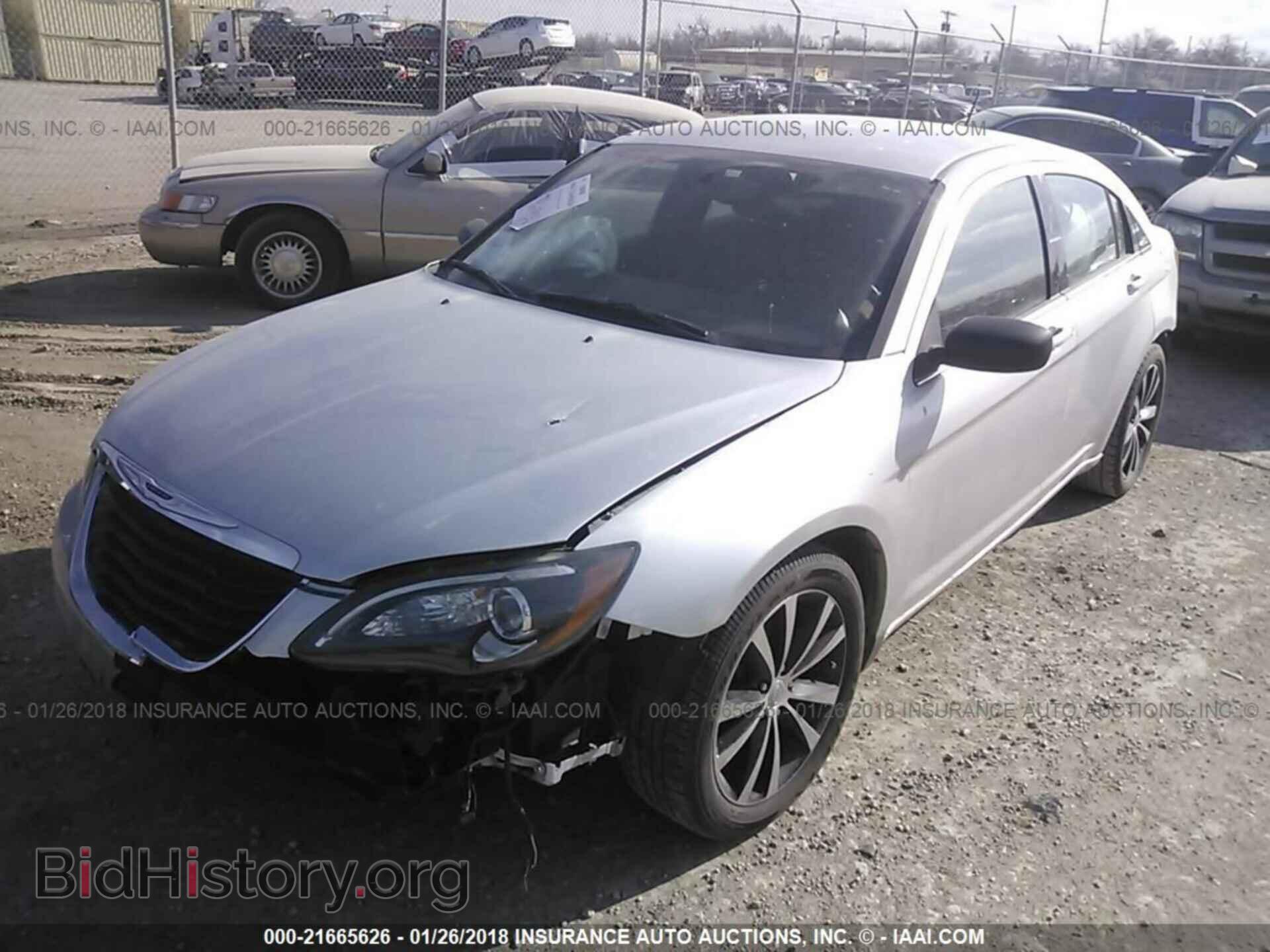 2012 Chrysler 200 - VIN: 1C3CCBBG0CN257441 - Фото 2