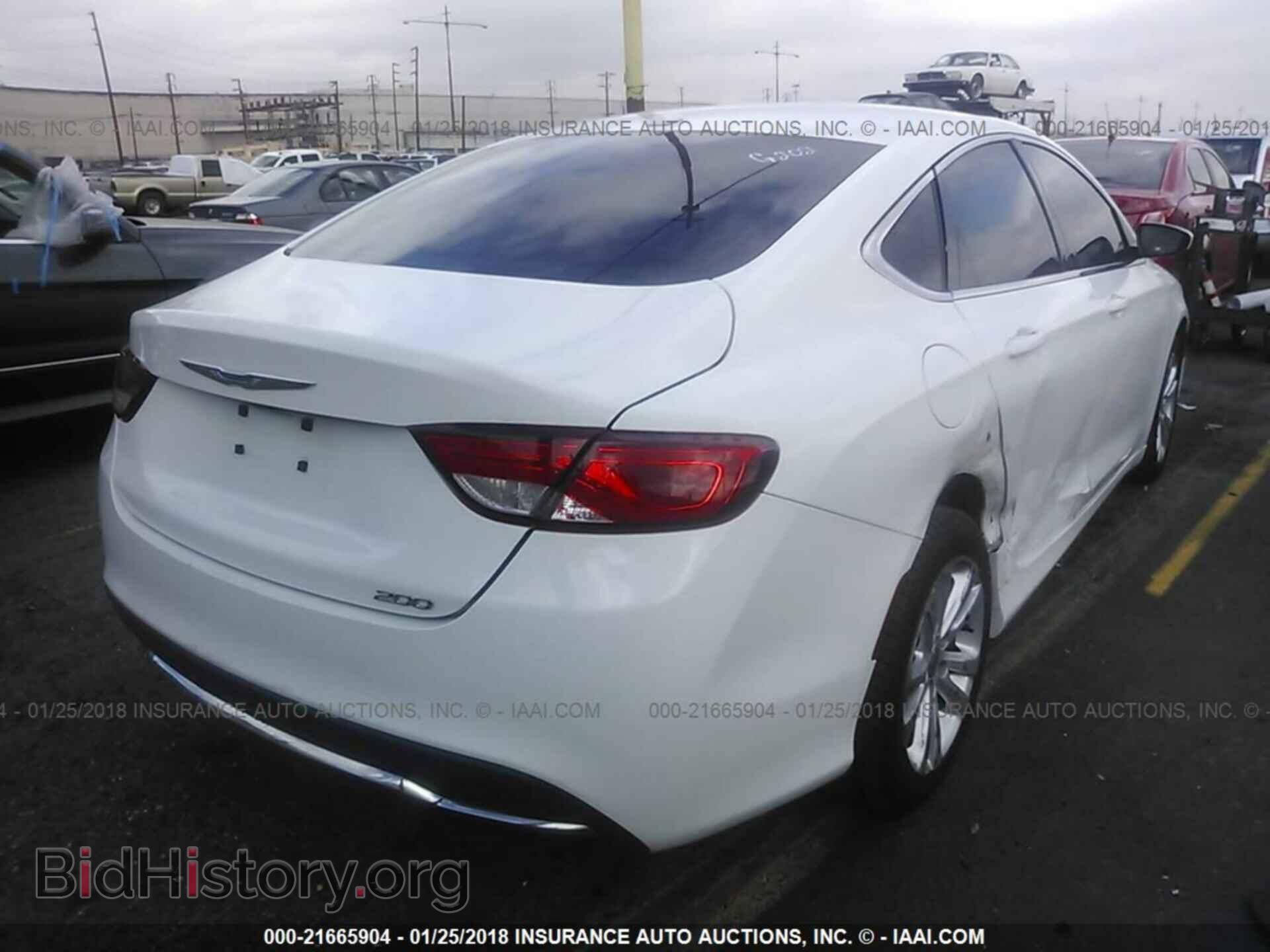 2015 Chrysler 200 - VIN: 1C3CCCABXFN694346 - Photo 4