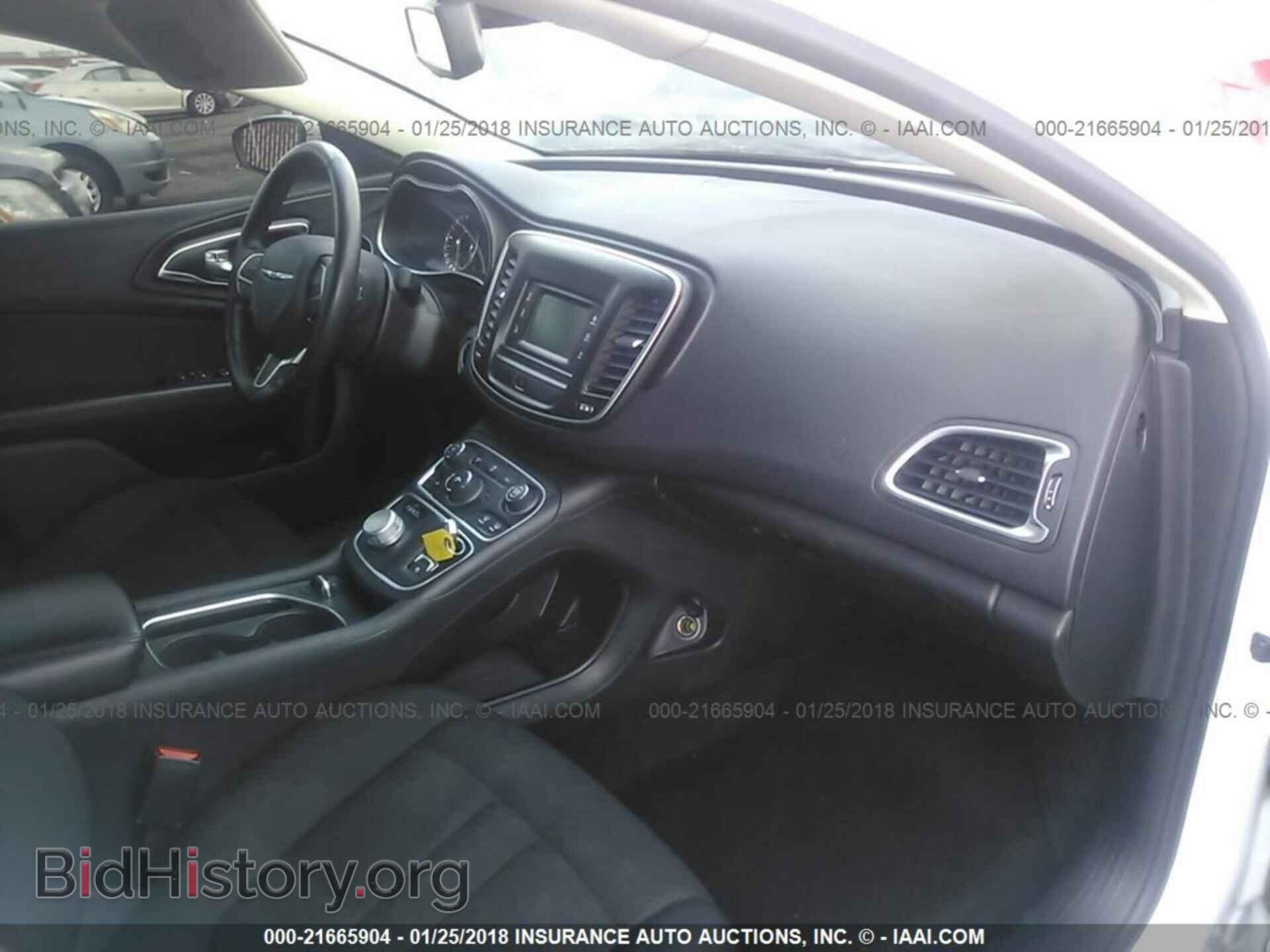 2015 Chrysler 200 - VIN: 1C3CCCABXFN694346 - Photo 5