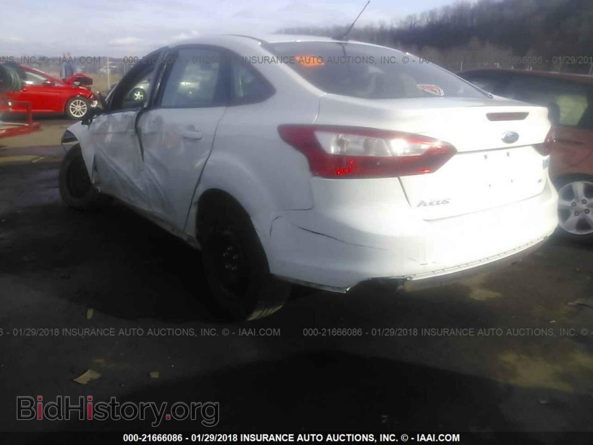 2012 Ford Focus - VIN: 1FAHP3F24CL201272 - Photo 3