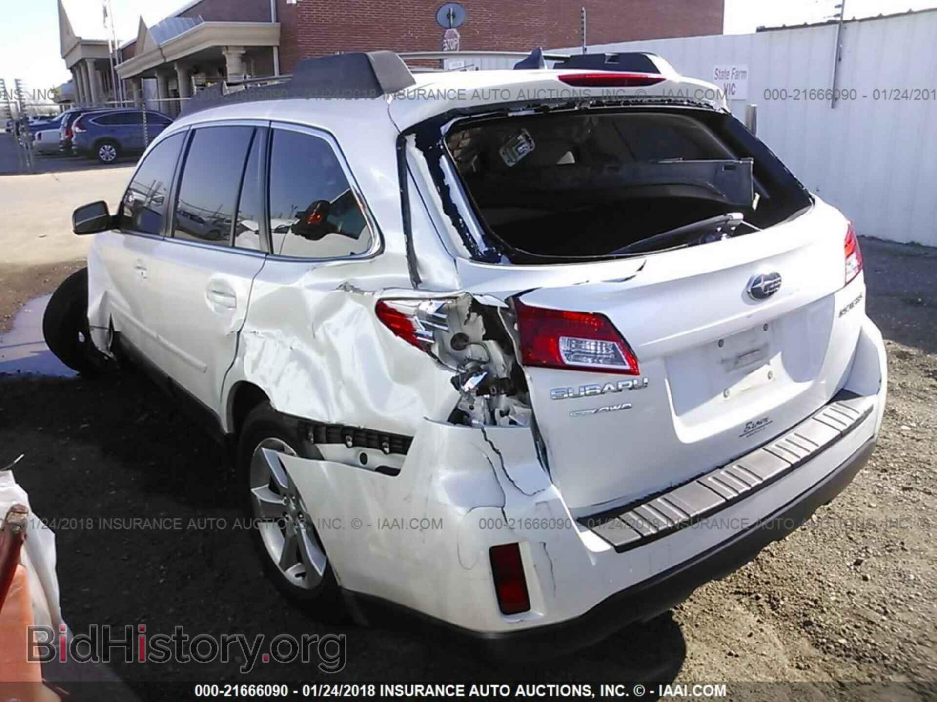 2014 Subaru Outback - VIN: 4S4BRCLC8E3219067 - Photo 3