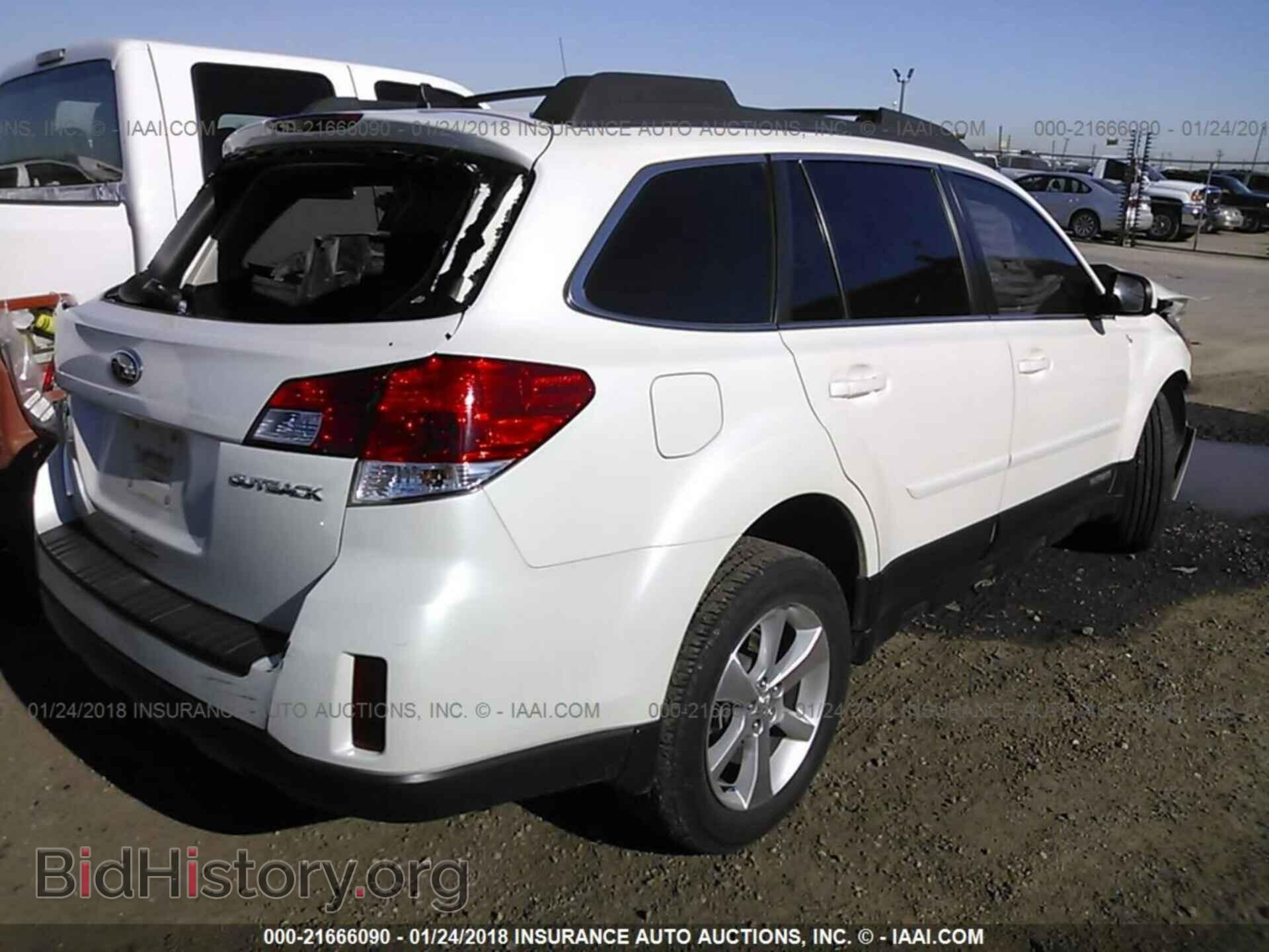 2014 Subaru Outback - VIN: 4S4BRCLC8E3219067 - Photo 4