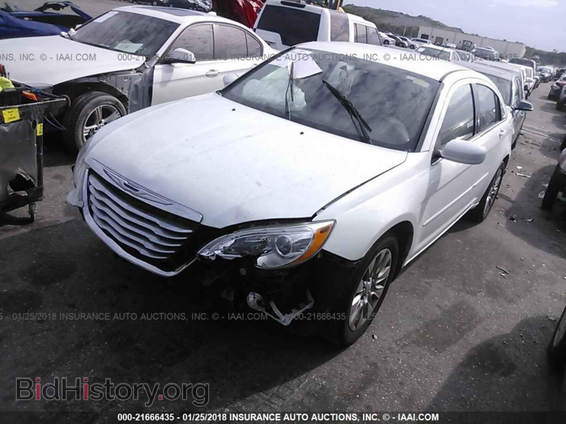 2012 Chrysler 200 - VIN: 1C3CCBAB1CN273198 - Photo 2
