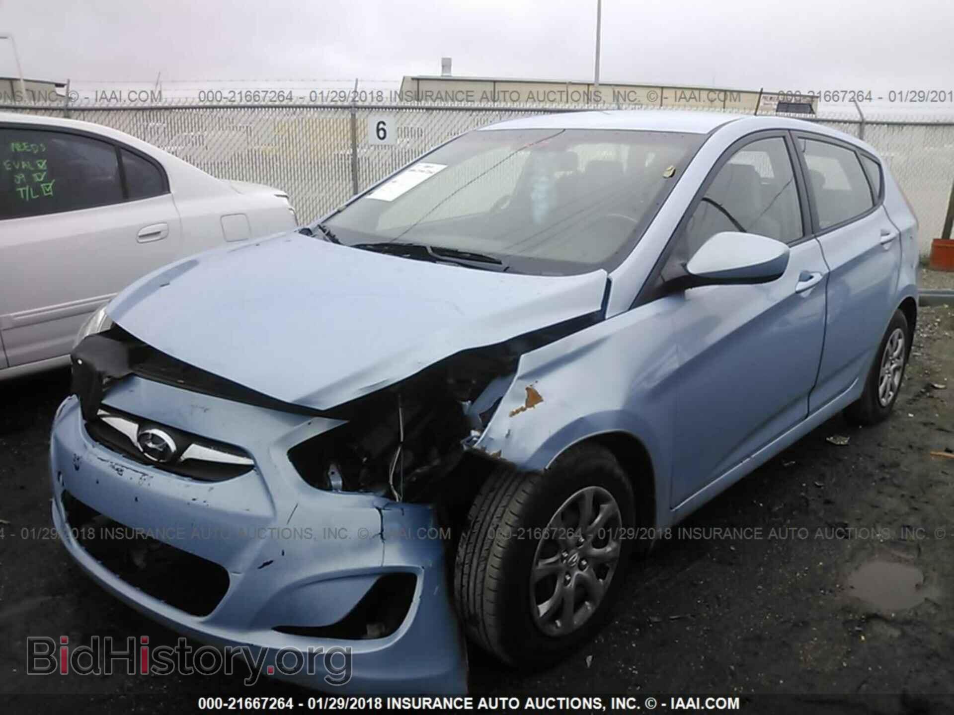 2013 Hyundai Accent - VIN: KMHCT5AE5DU135660 - Фото 2