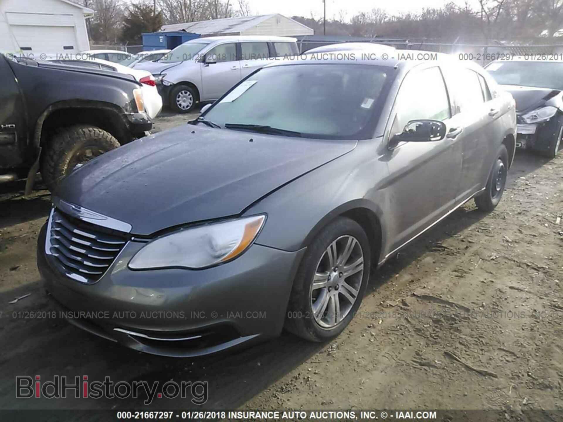 2013 Chrysler 200 - VIN: 1C3CCBBB0DN574867 - Фото 2