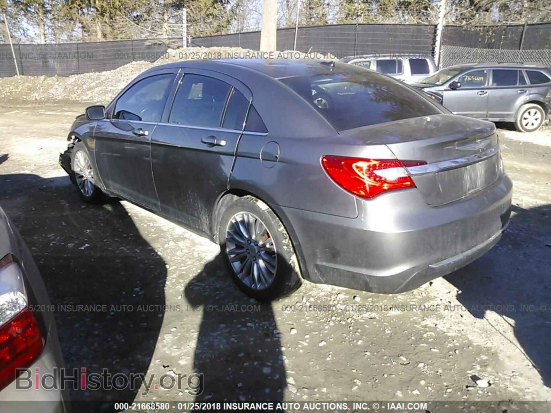 2012 Chrysler 200 - VIN: 1C3CCBAB7CN155351 - Photo 3