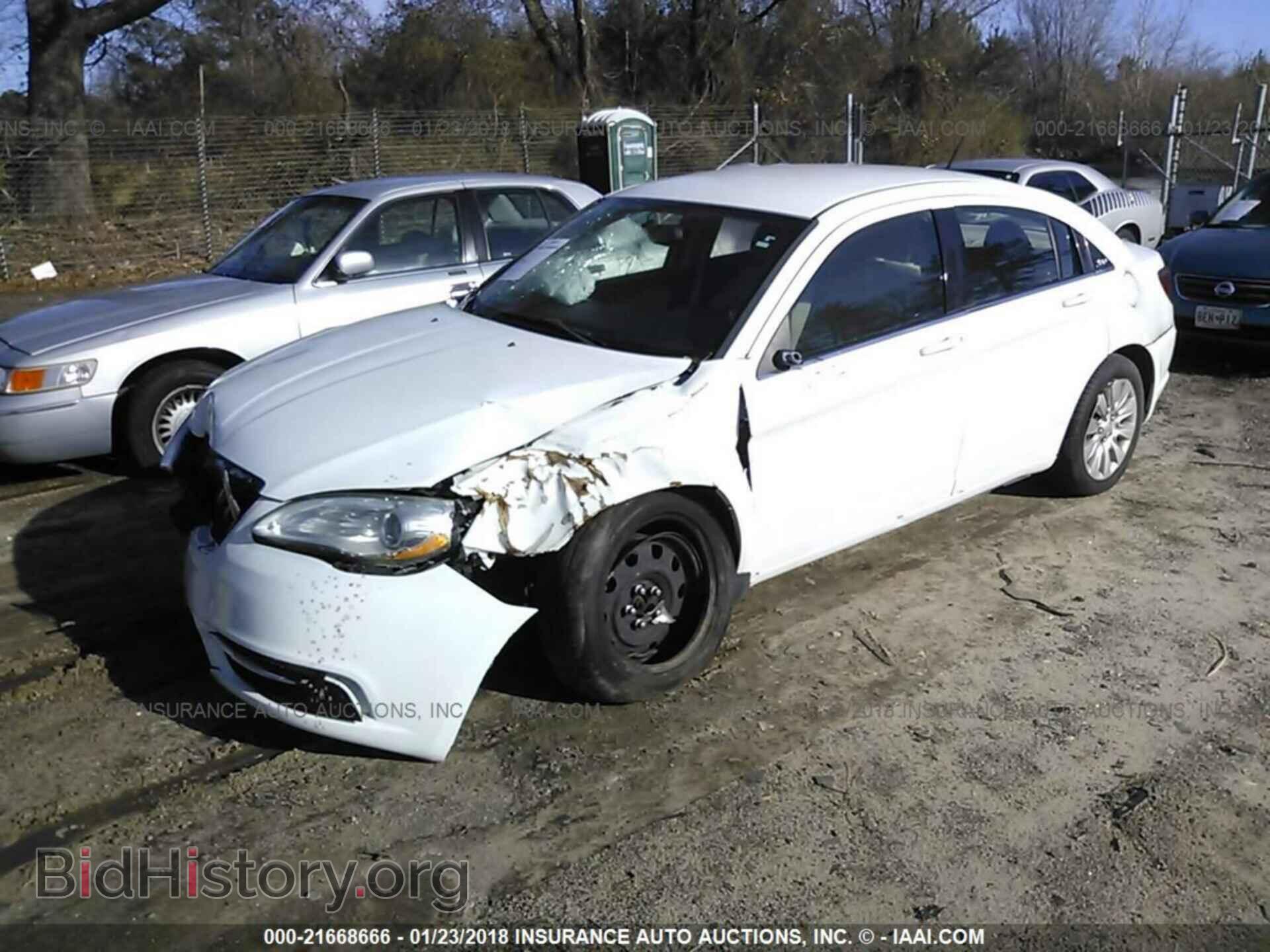 2012 Chrysler 200 - VIN: 1C3CCBAG4CN188495 - Фото 2