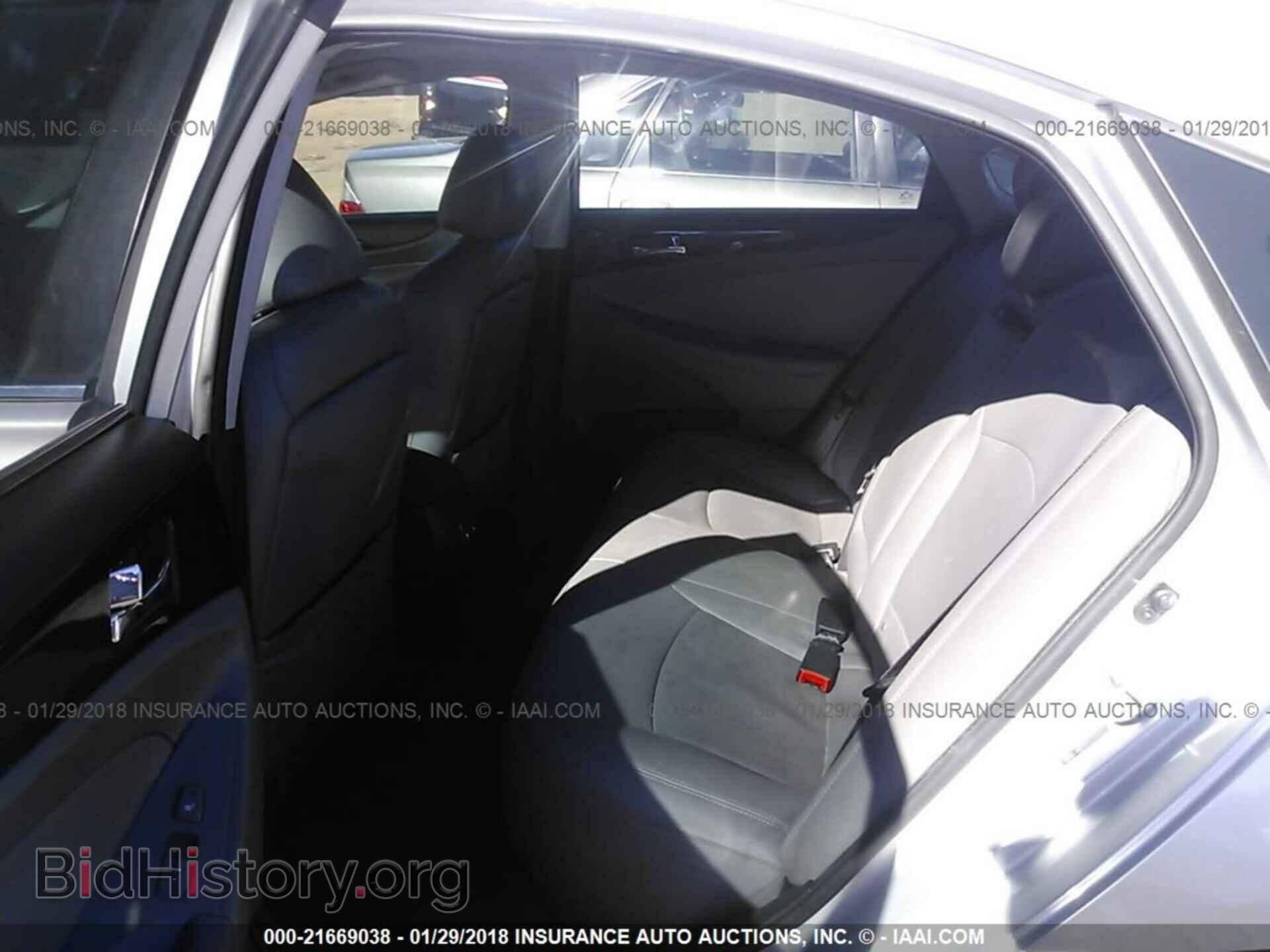 2012 Hyundai Sonata - VIN: 5NPEC4AC7CH476864 - Photo 8