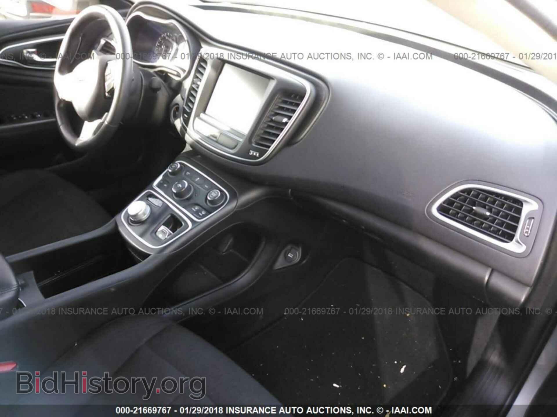 2015 Chrysler 200 - VIN: 1C3CCCAB5FN601104 - Photo 5