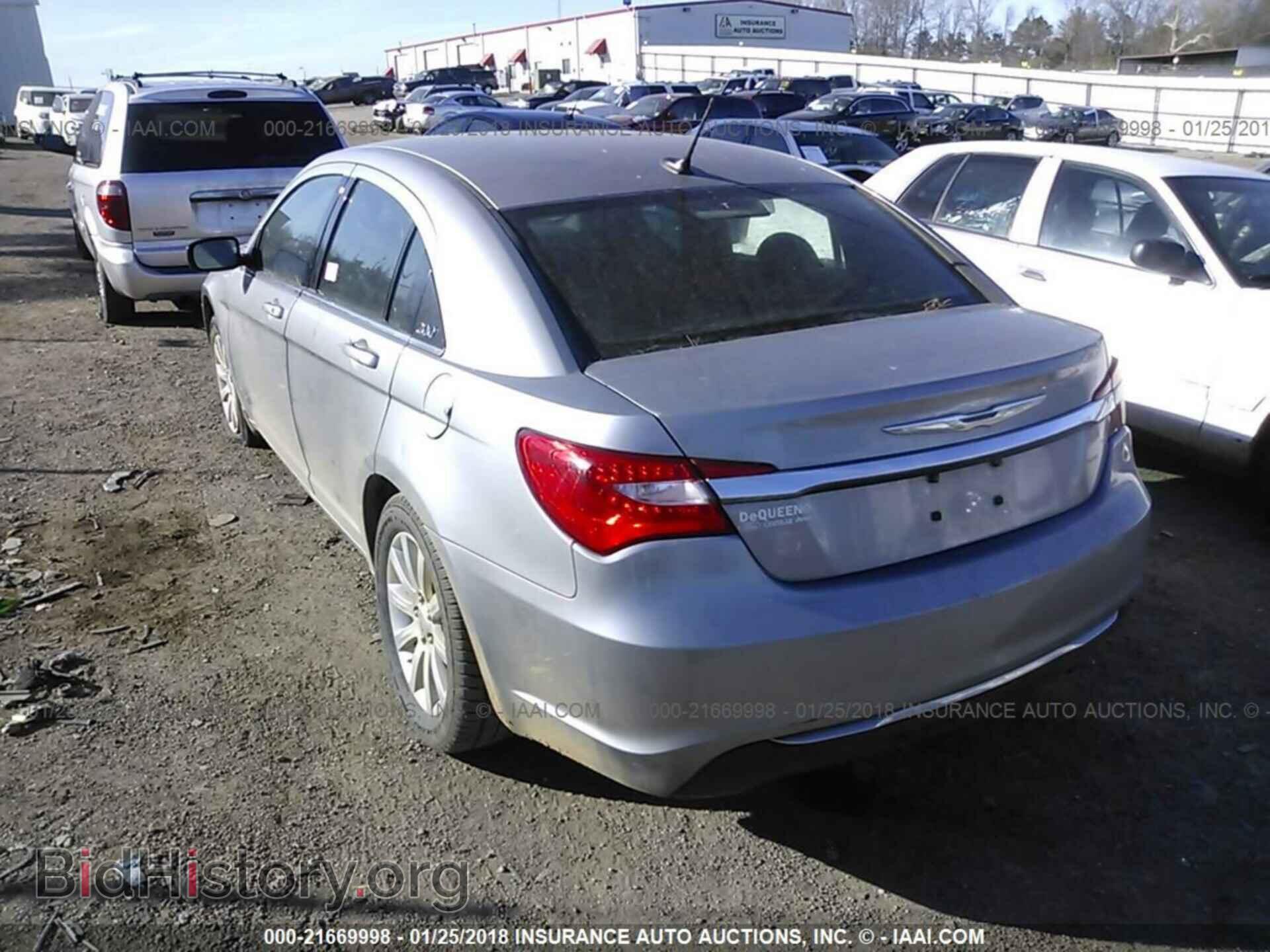 2013 Chrysler 200 - VIN: 1C3CCBBB8DN694593 - Photo 3