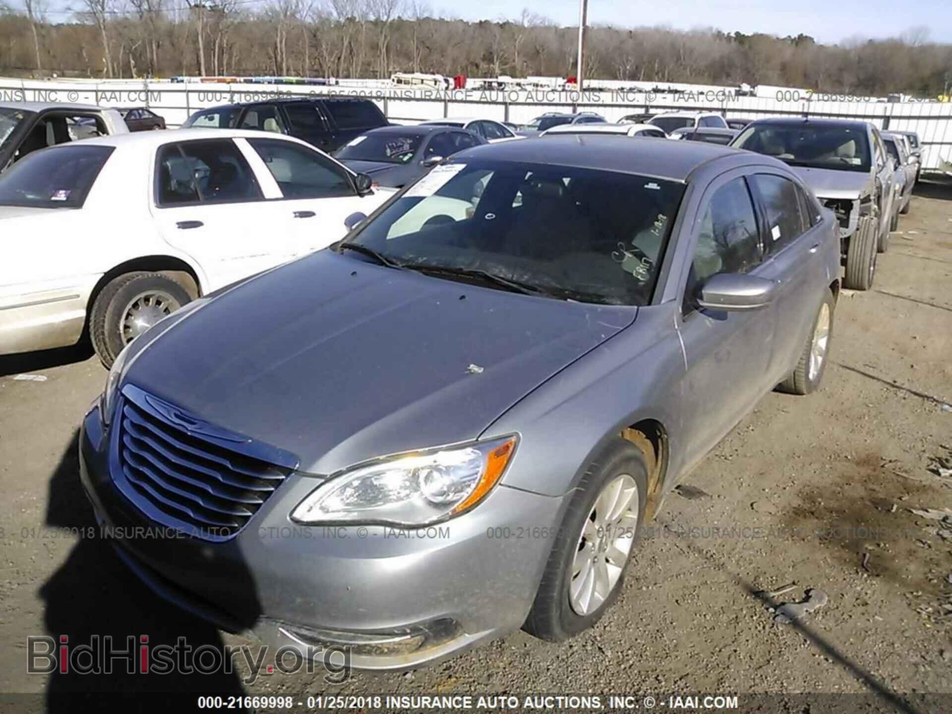 2013 Chrysler 200 - VIN: 1C3CCBBB8DN694593 - Photo 6
