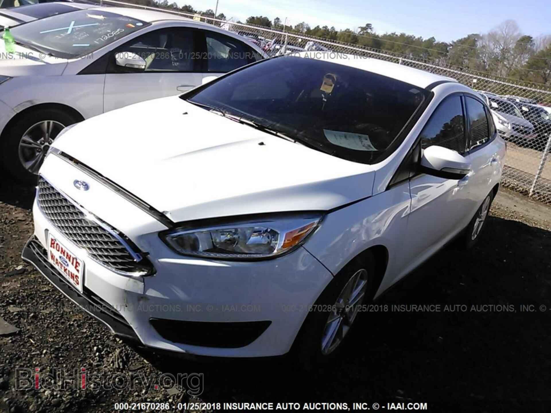 2016 Ford Focus - VIN: 1FADP3F20GL241322 - Photo 2