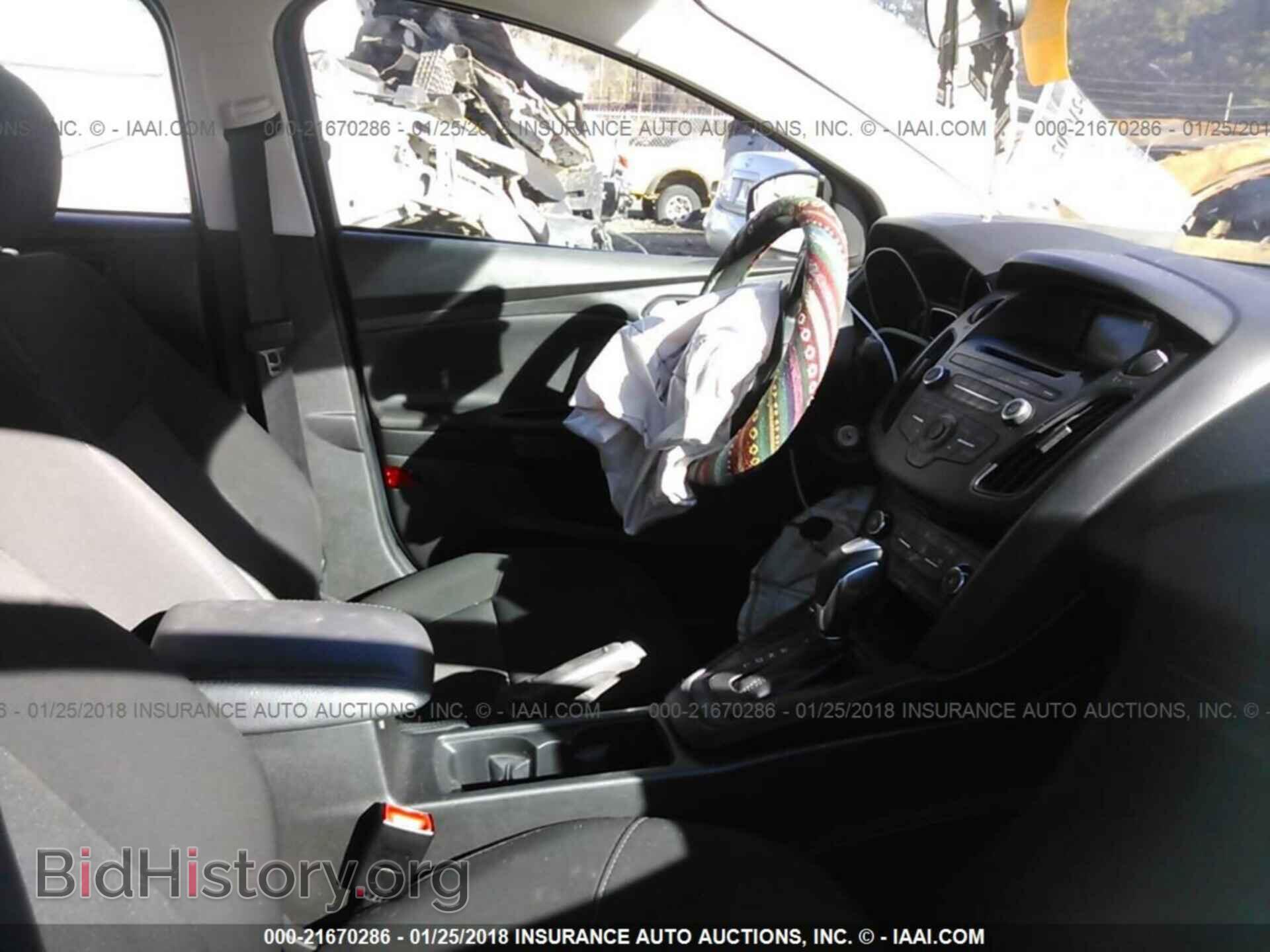 2016 Ford Focus - VIN: 1FADP3F20GL241322 - Photo 5