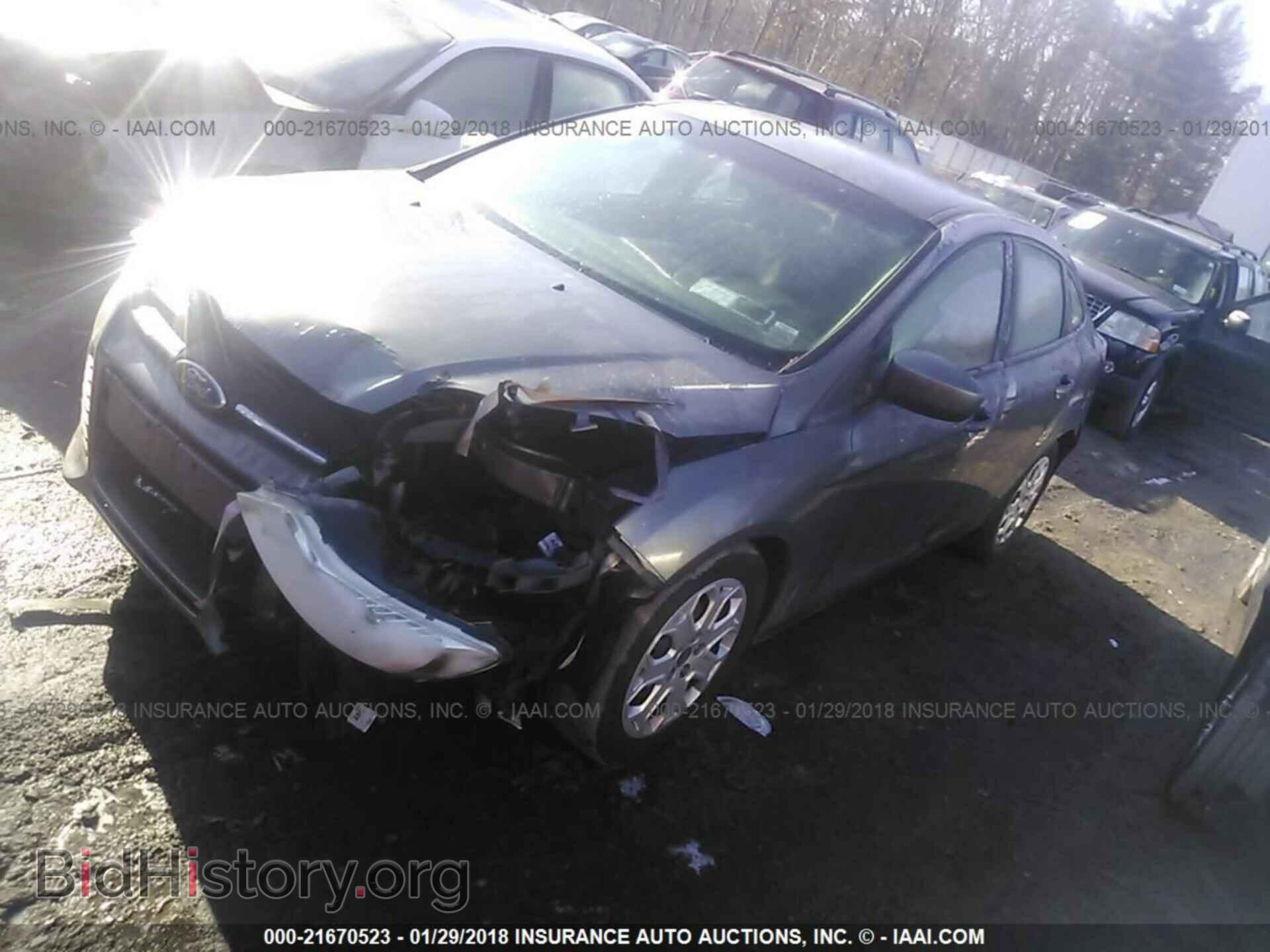 2012 Ford Focus - VIN: 1FAHP3F29CL200277 - Фото 2