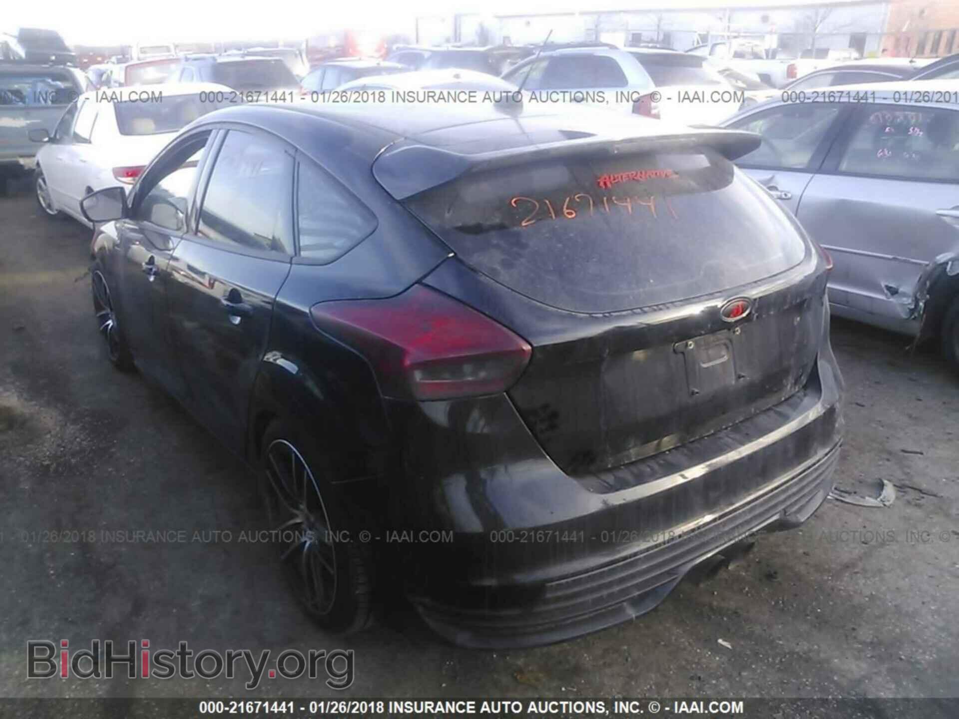 2017 Ford Focus - VIN: 1FADP3L92HL209944 - Photo 3