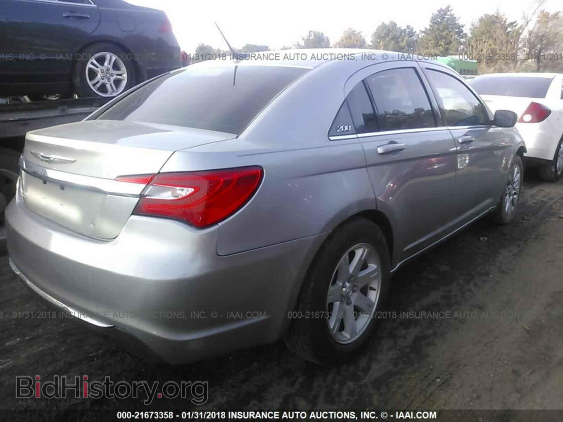 2013 Chrysler 200 - VIN: 1C3CCBAB9DN686049 - Photo 4