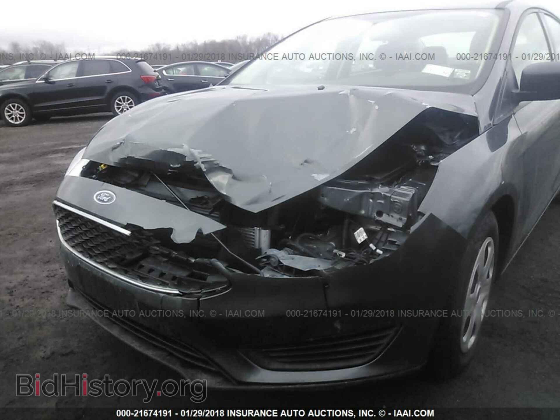 2017 Ford Focus - VIN: 1FADP3E27HL335832 - Photo 6