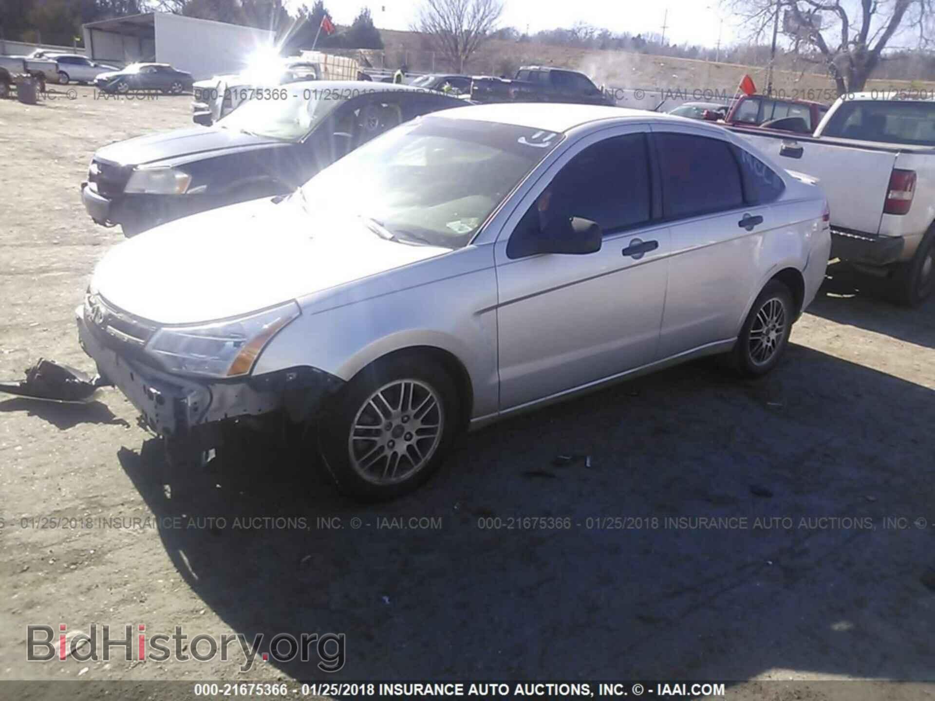 2011 Ford Focus - VIN: 1FAHP3FN6BW148002 - Photo 2