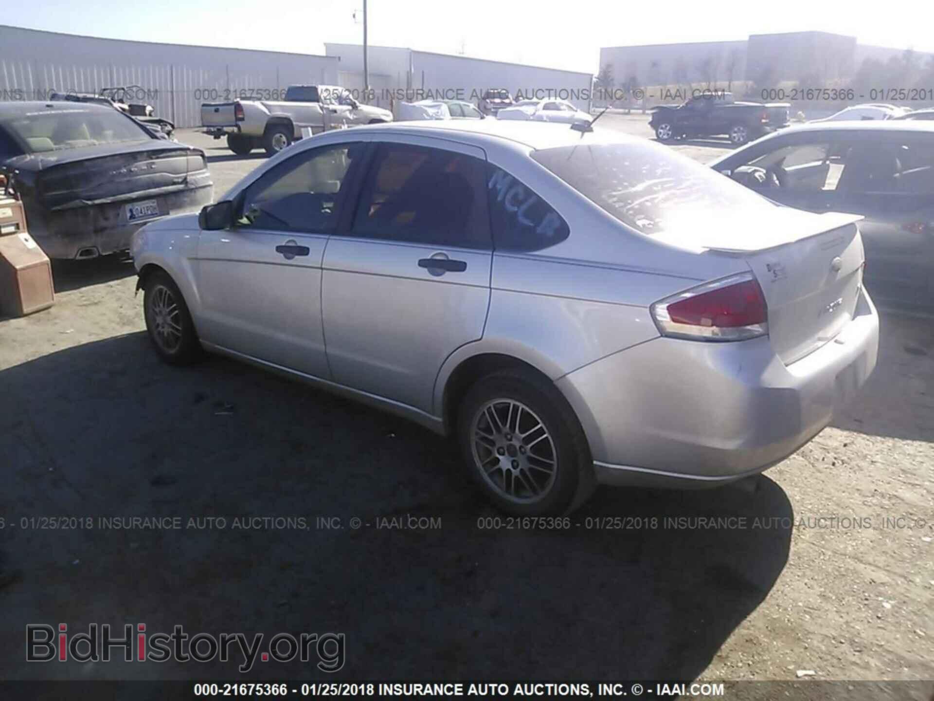 2011 Ford Focus - VIN: 1FAHP3FN6BW148002 - Photo 3