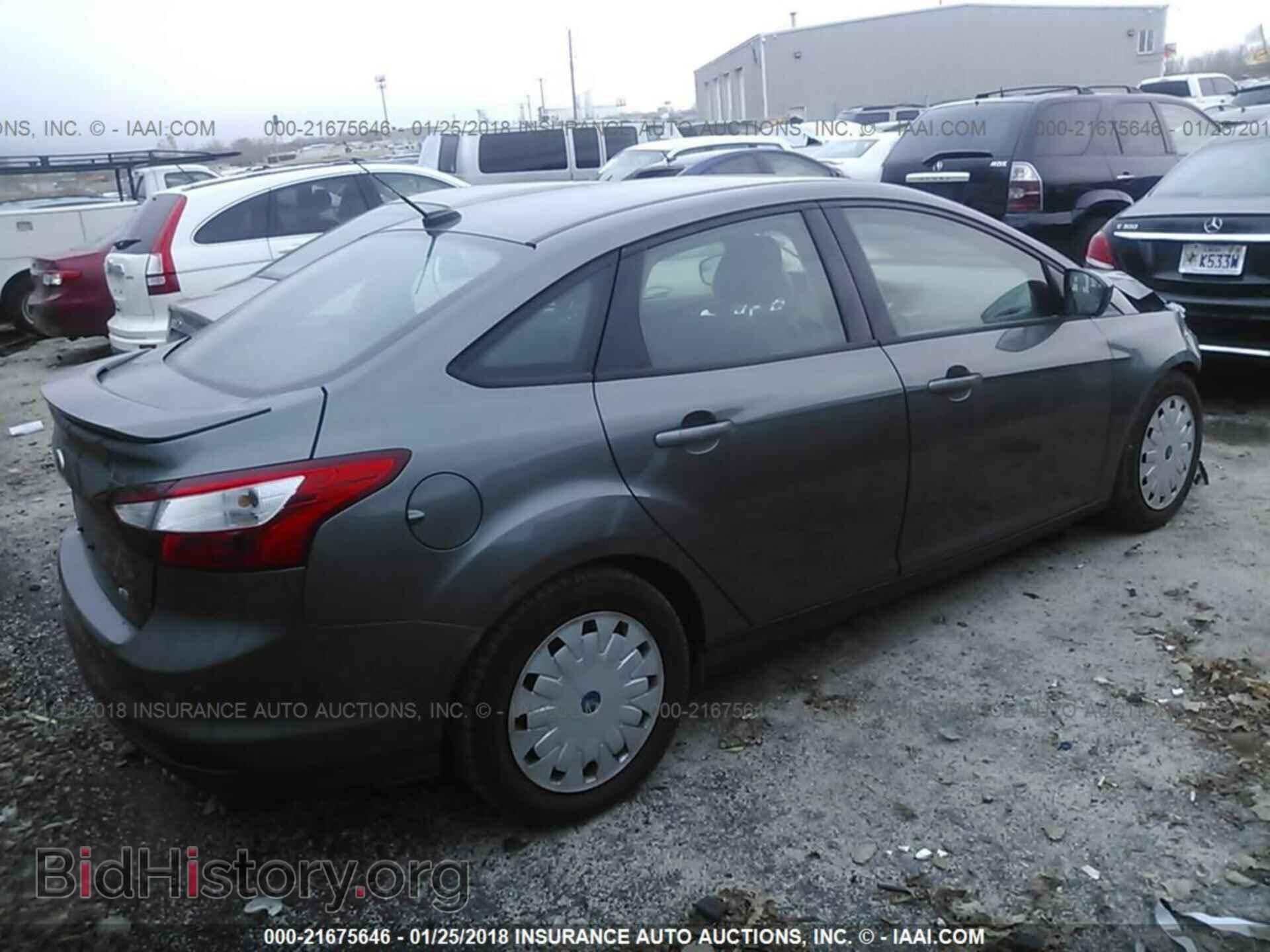 2012 Ford Focus - VIN: 1FAHP3F20CL330156 - Photo 4