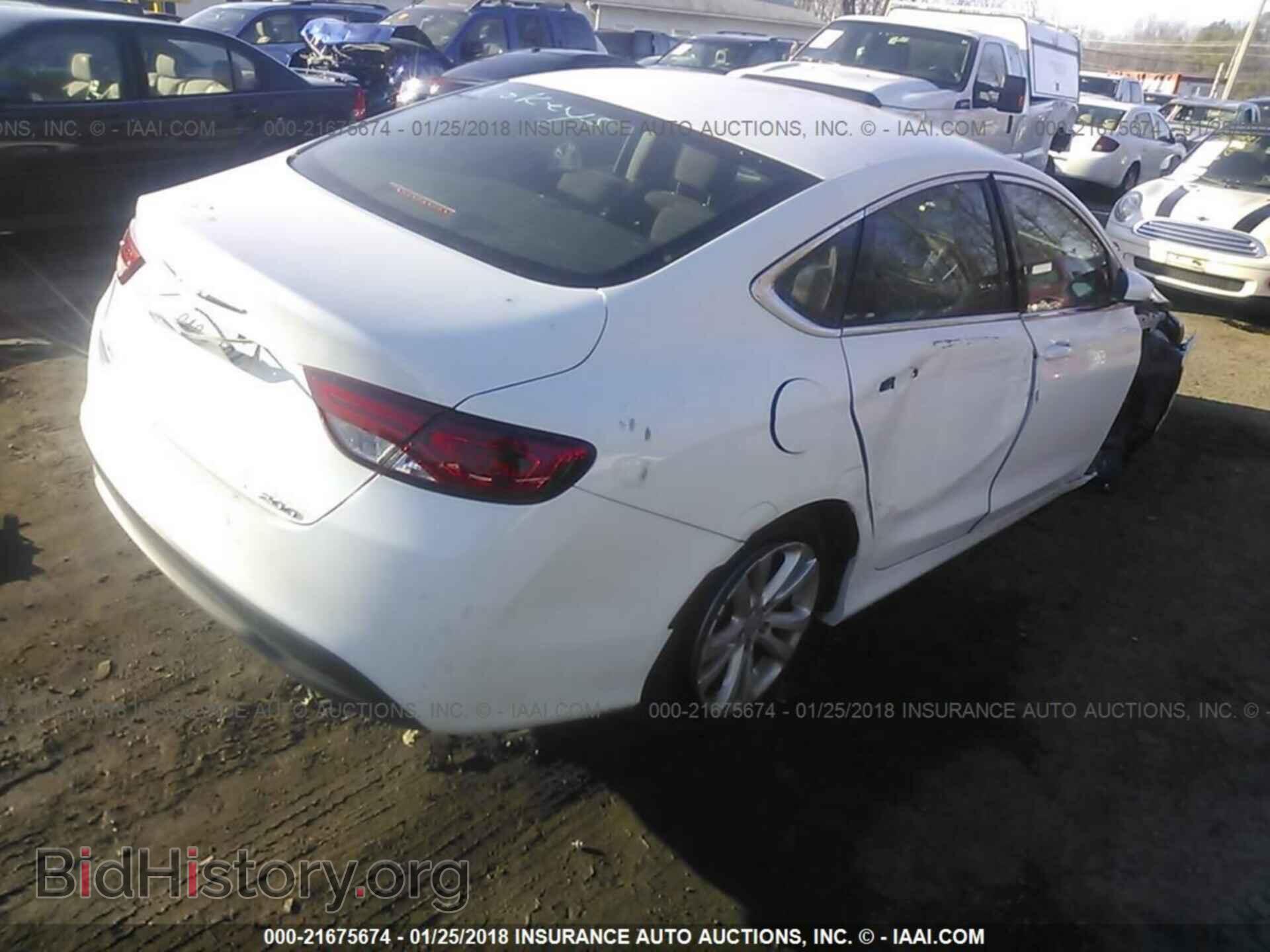 2016 Chrysler 200 - VIN: 1C3CCCFB2GN191422 - Photo 4