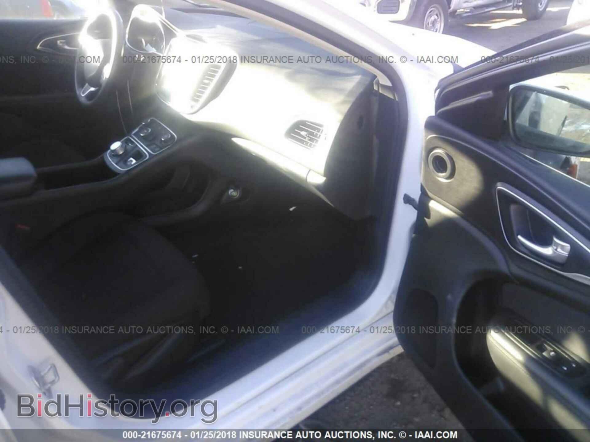 2016 Chrysler 200 - VIN: 1C3CCCFB2GN191422 - Photo 5