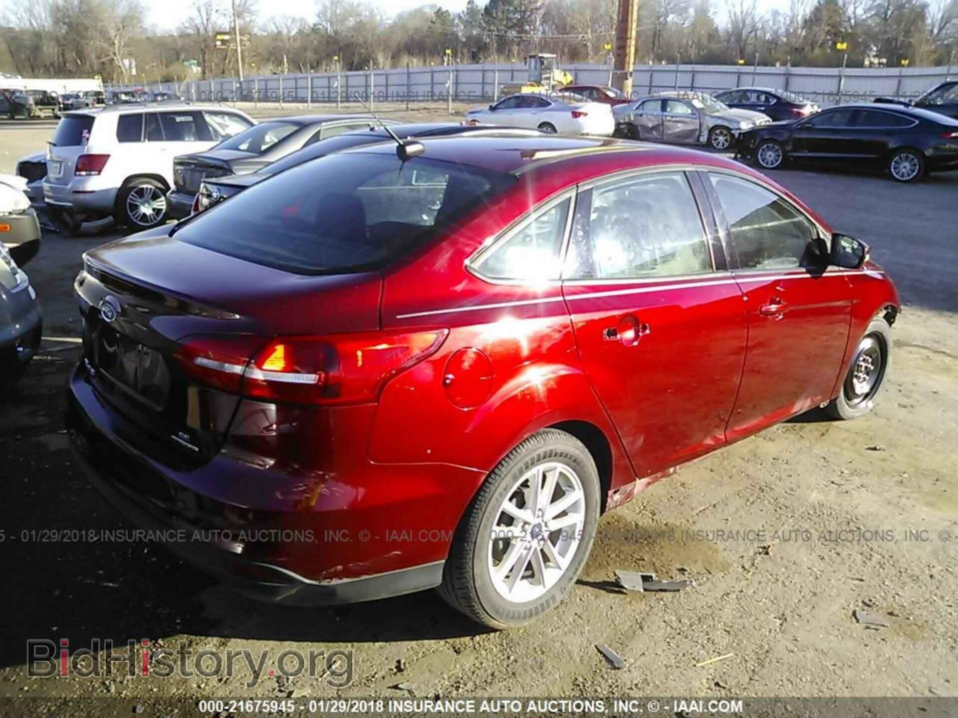 2015 Ford Focus - VIN: 1FADP3F27FL204220 - Photo 4