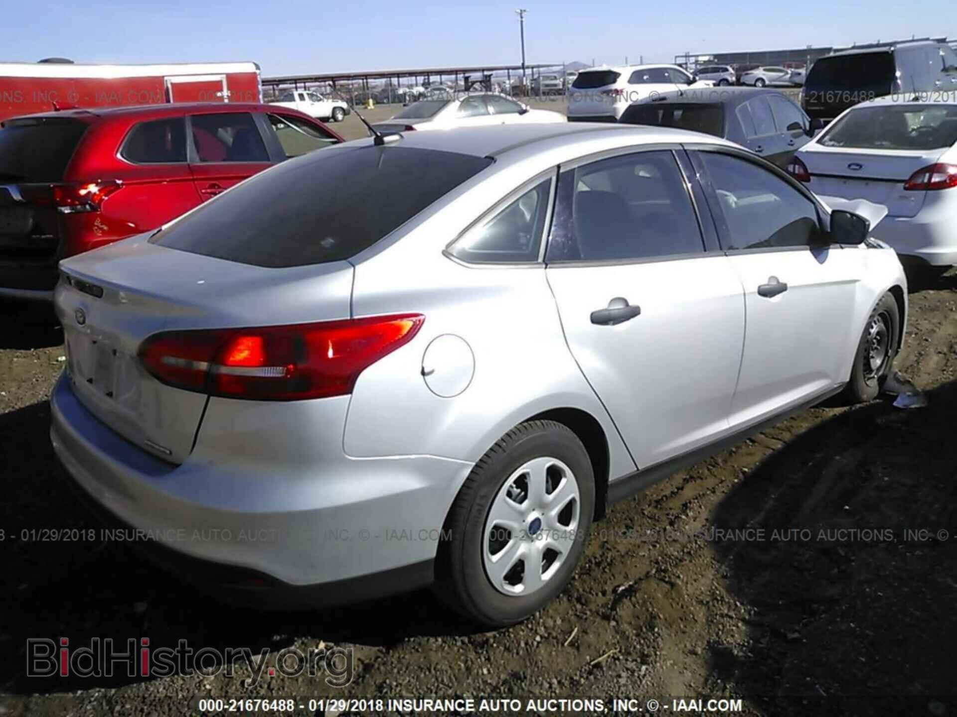 2016 Ford Focus - VIN: 1FADP3E2XGL360447 - Фото 4