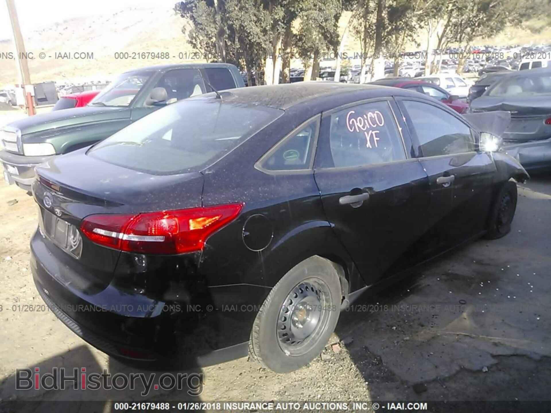 2016 Ford Focus - VIN: 1FADP3E25GL351395 - Photo 4