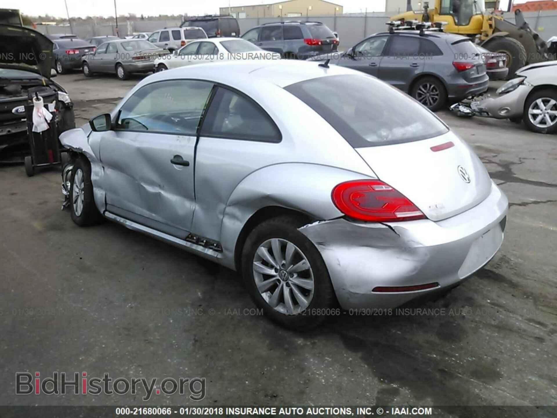 2014 Volkswagen Beetle - VIN: 3VWF17AT2EM639023 - Фото 3