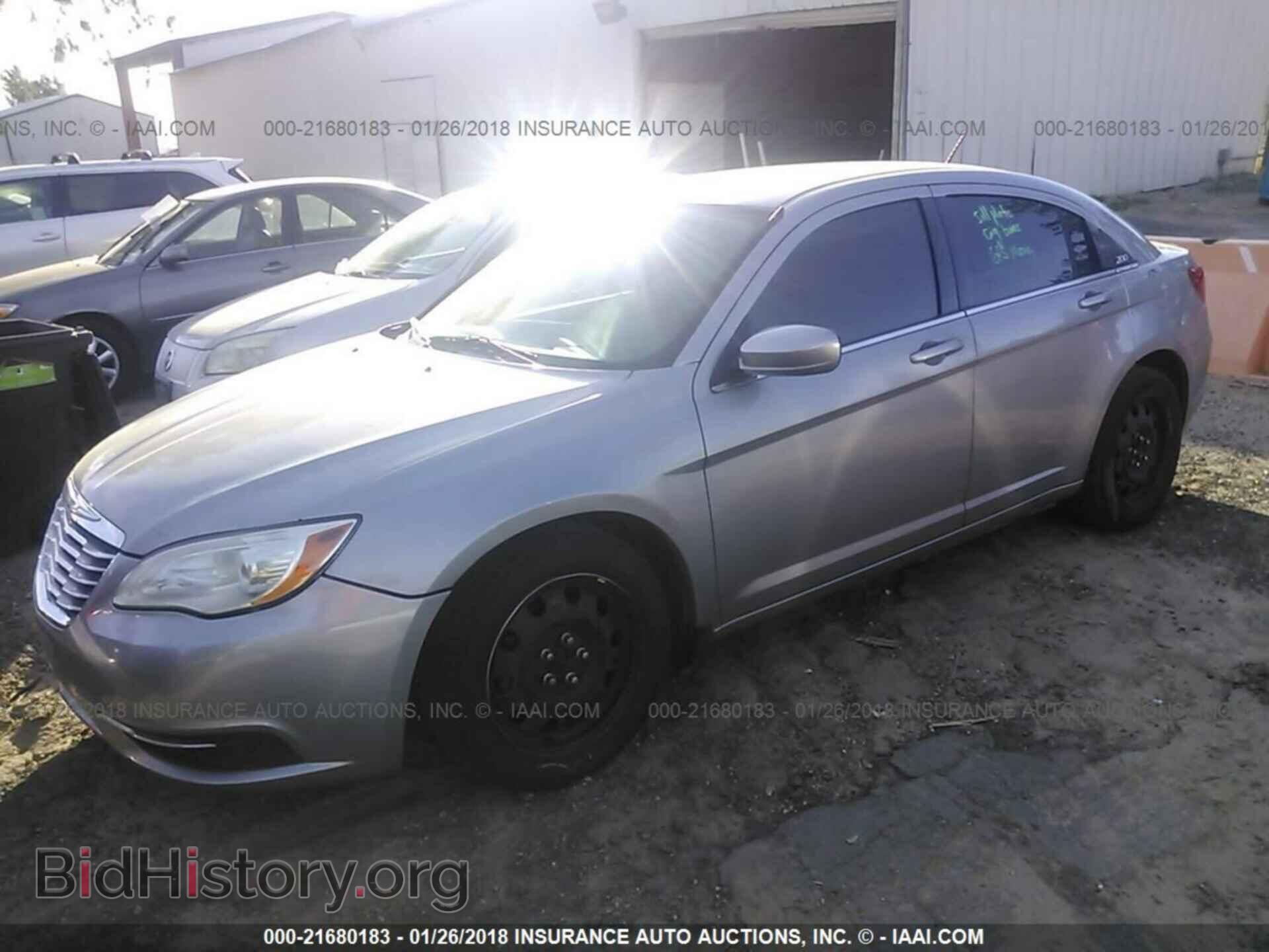 2013 Chrysler 200 - VIN: 1C3CCBAB6DN689801 - Фото 2