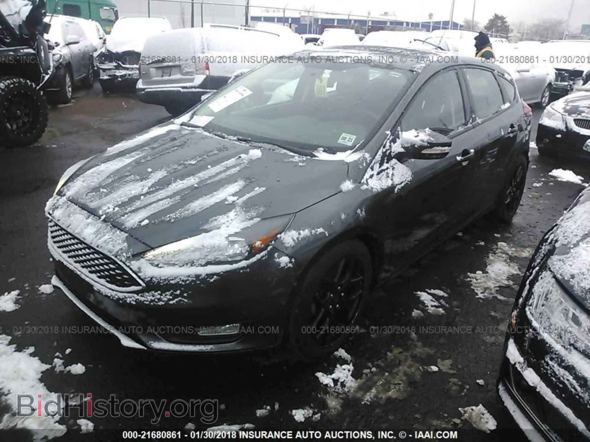 2016 Ford Focus - VIN: 1FADP3K23GL332977 - Фото 2